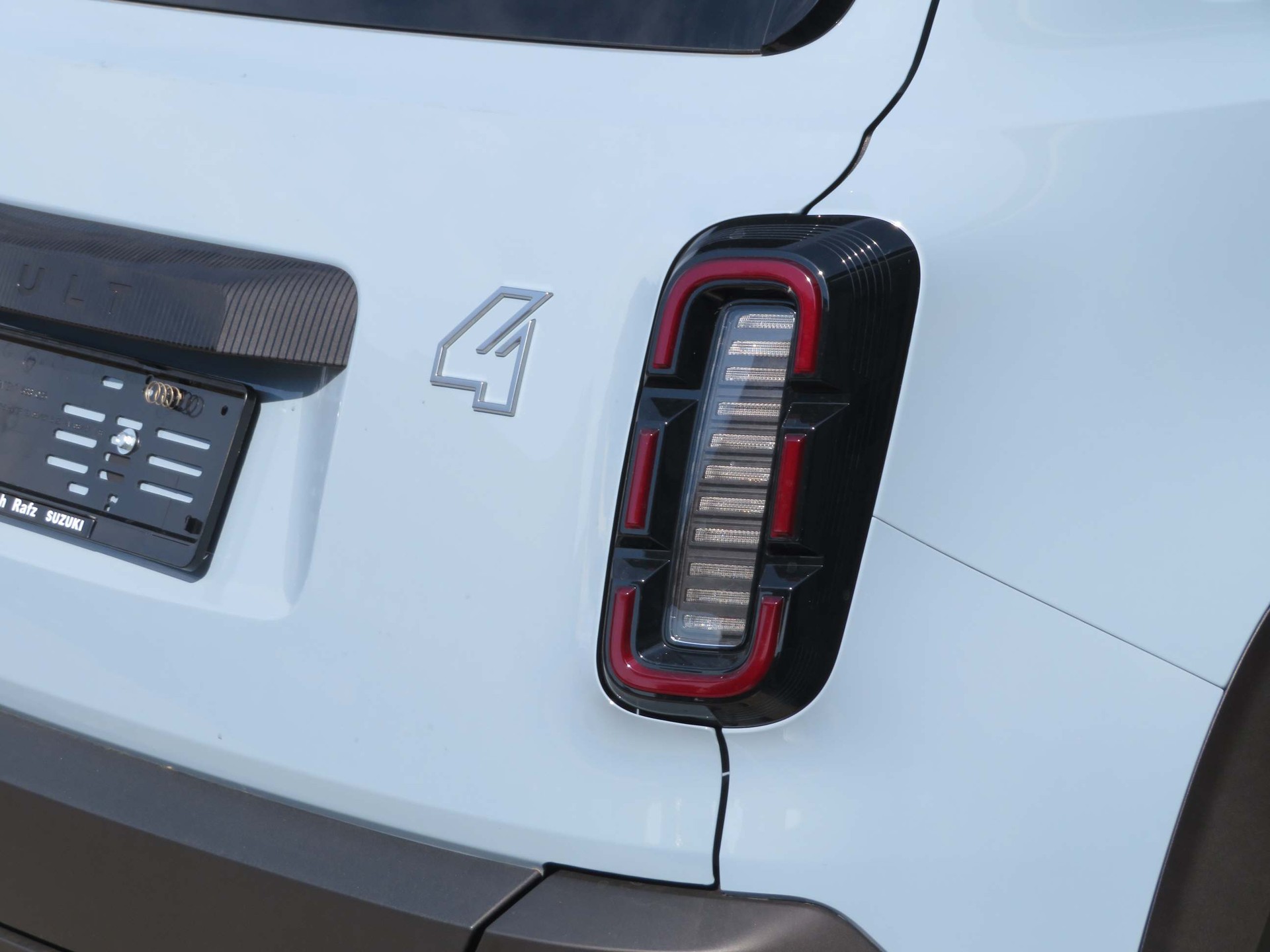 RENAULT R4 E-Tech Comfort Range techno-image-8