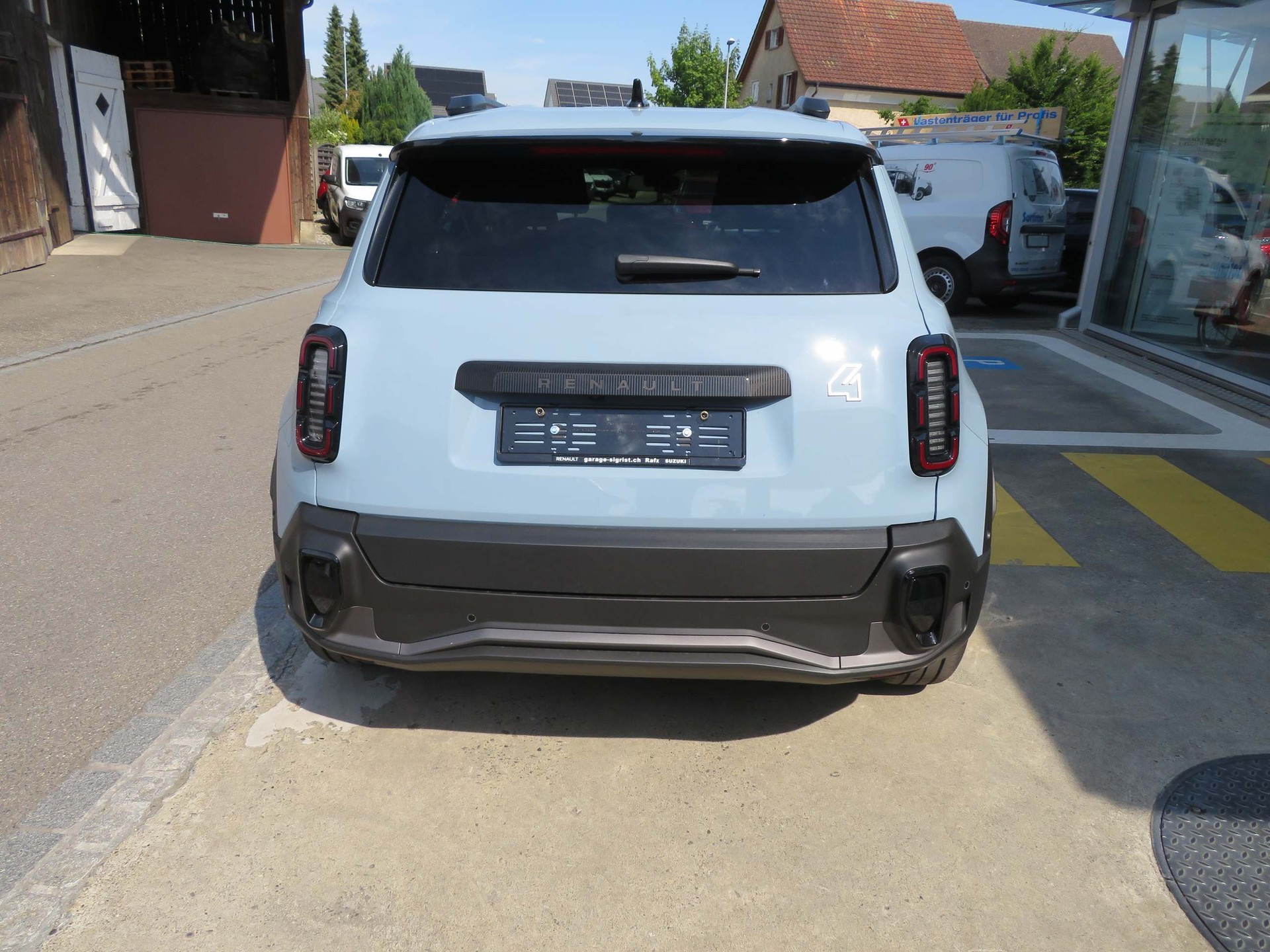 RENAULT R4 E-Tech Comfort Range techno-image-6