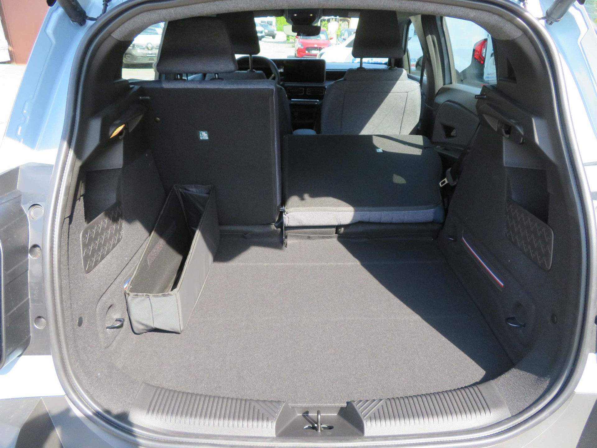 RENAULT R4 E-Tech Comfort Range techno-image-13