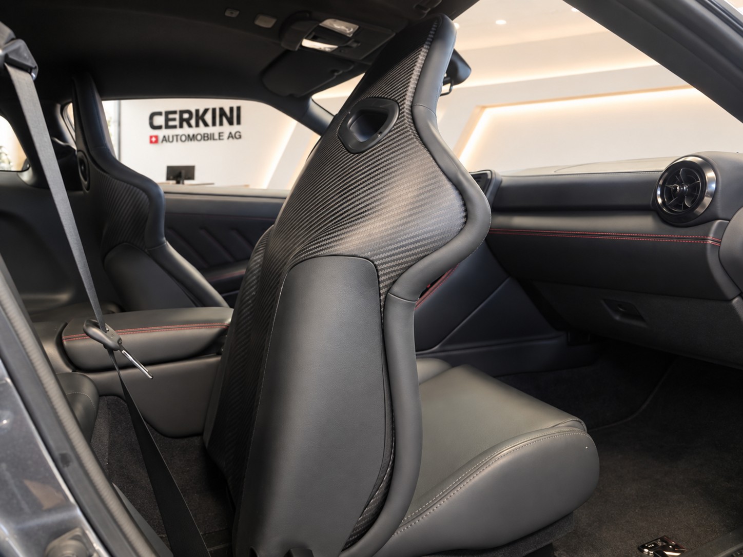 NISSAN GT-R 3.8 V6 Biturbo *TRACK EDITION * NISMO-FAHRWERK * RECARO SPORTSITZE * CARBON-AERODYNAMIK *-image-8