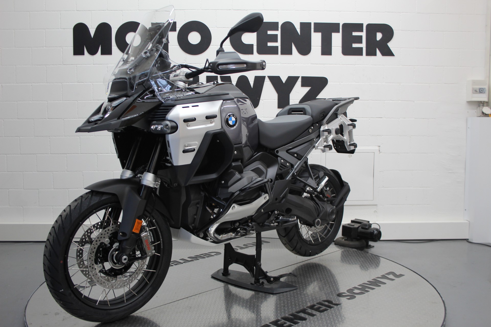 BMW R 1300 GS Adventure-image-3