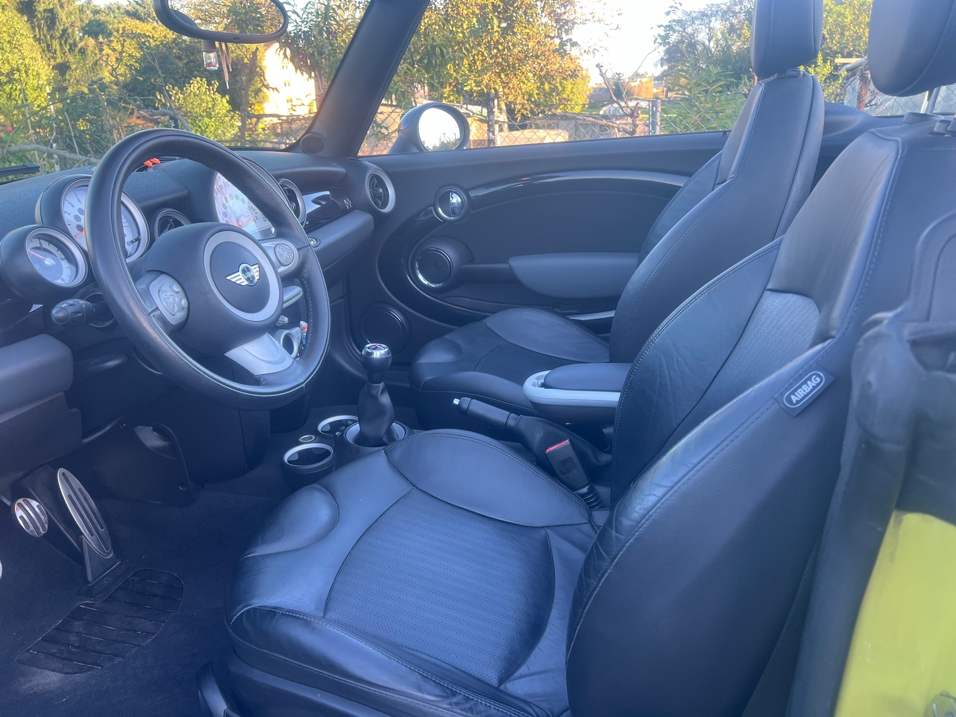 MINI Cooper John Cooper Works Cabriolet-image-11