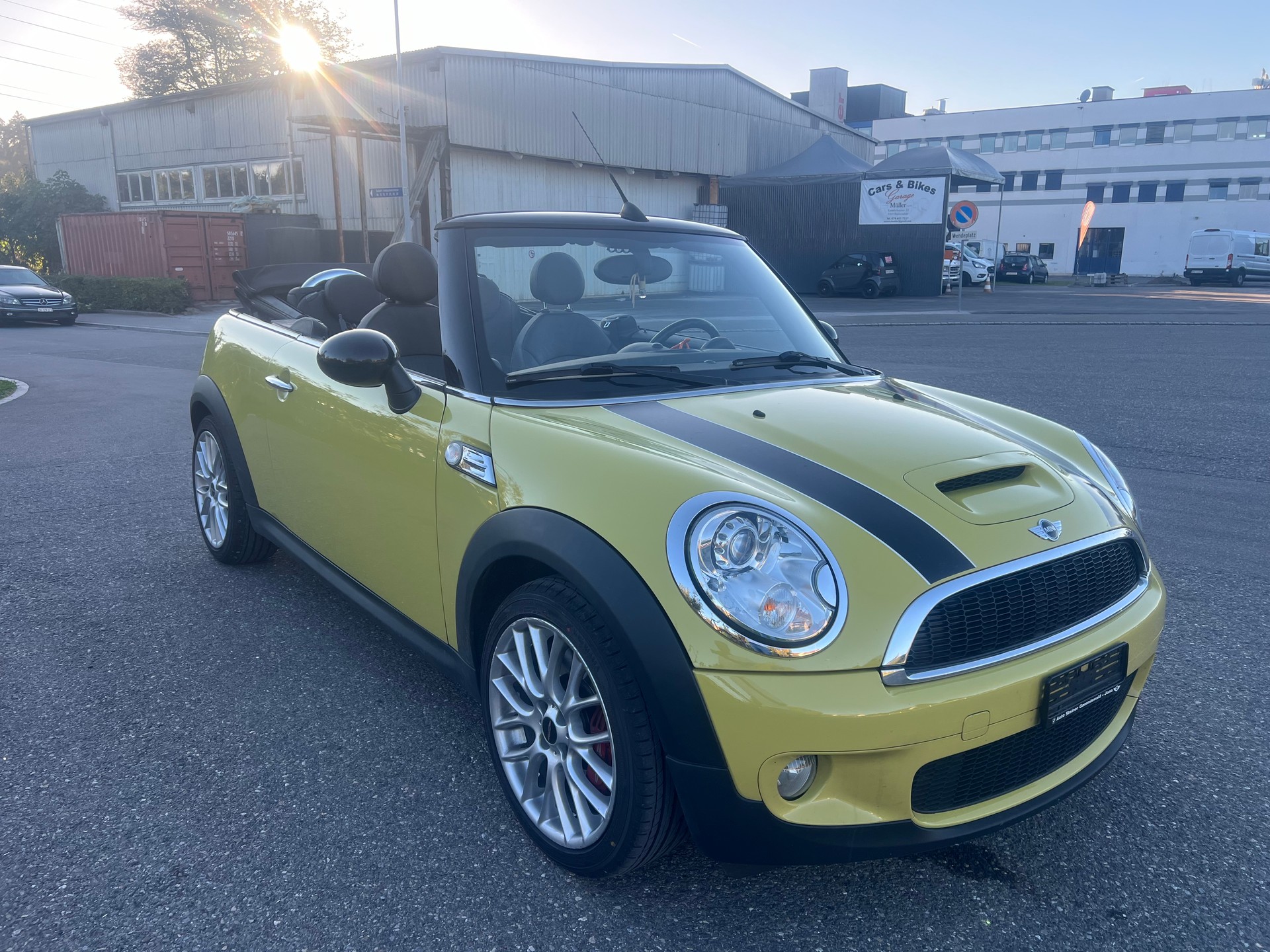 MINI Cooper John Cooper Works Cabriolet-image-1