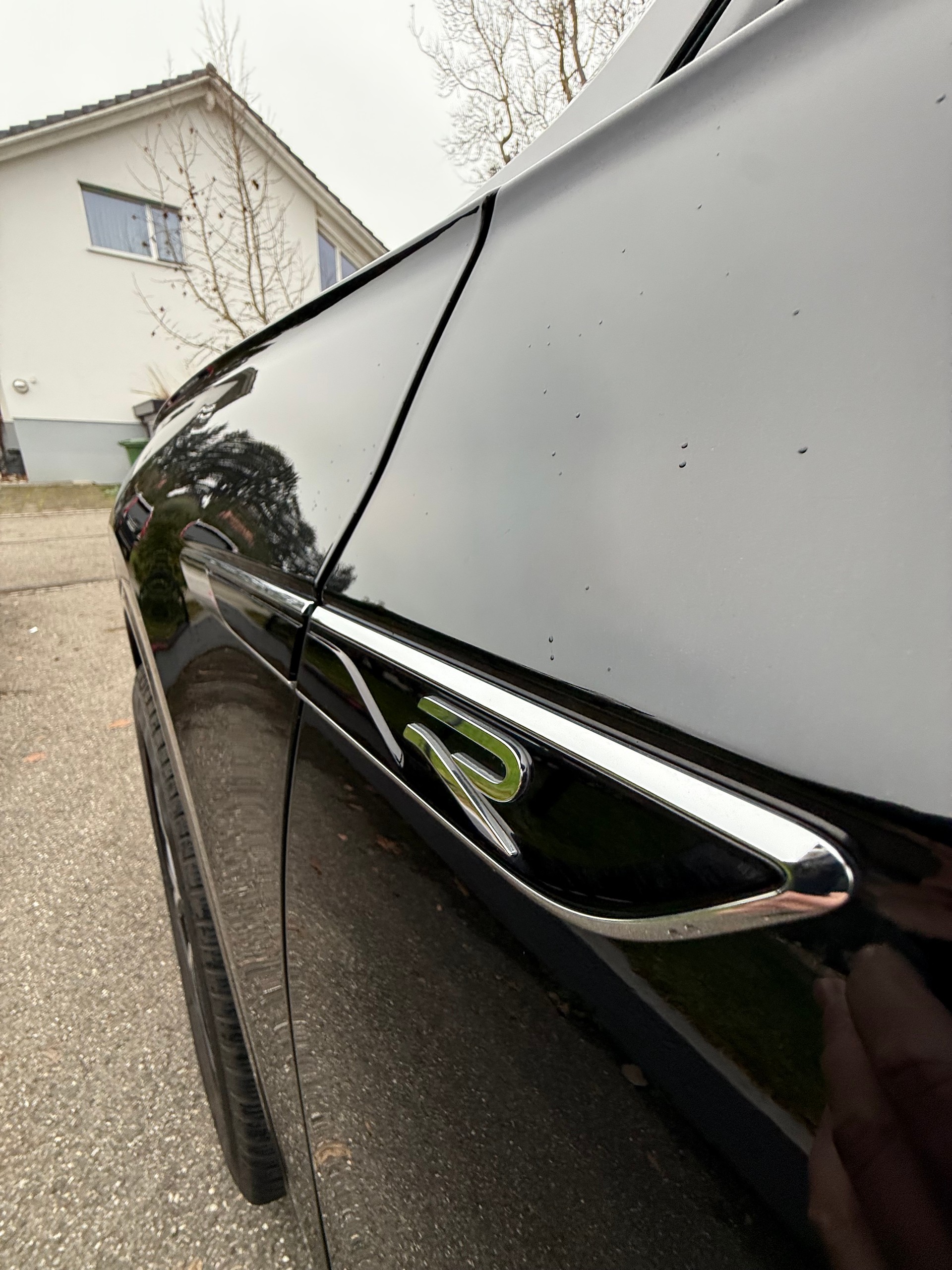 VW TOUAREG R-image-2
