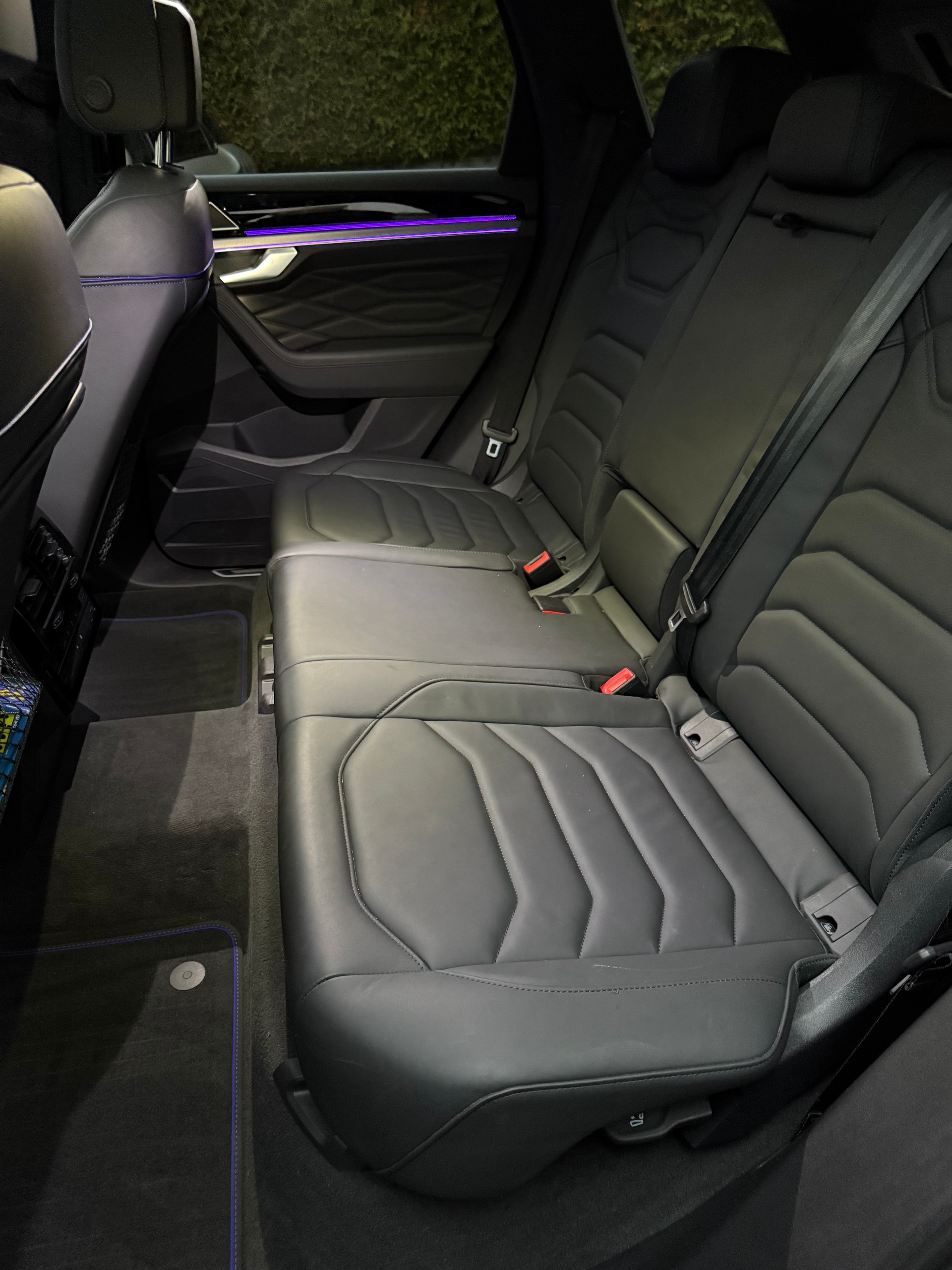 VW TOUAREG R-image-12