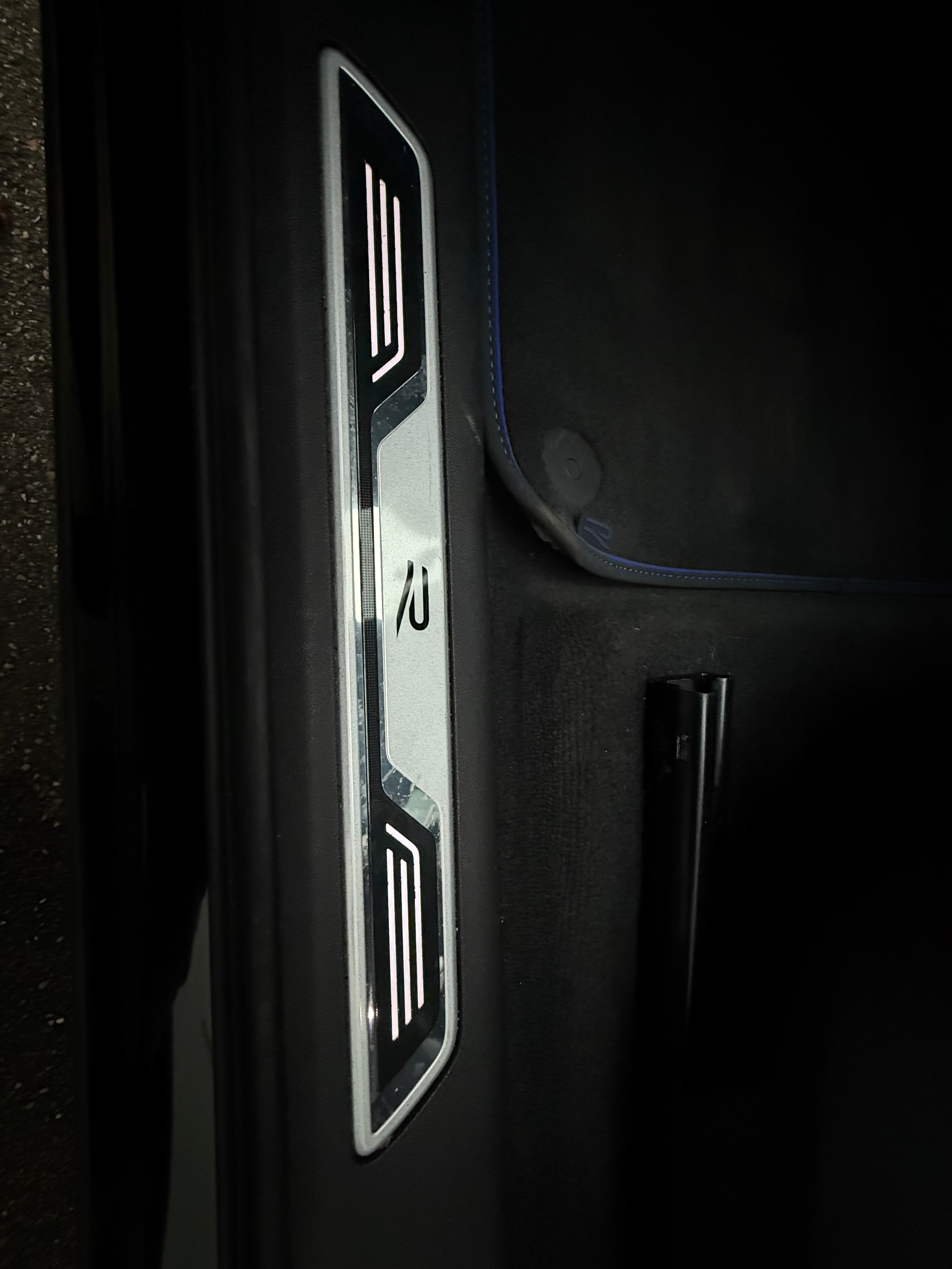 VW TOUAREG R-image-16