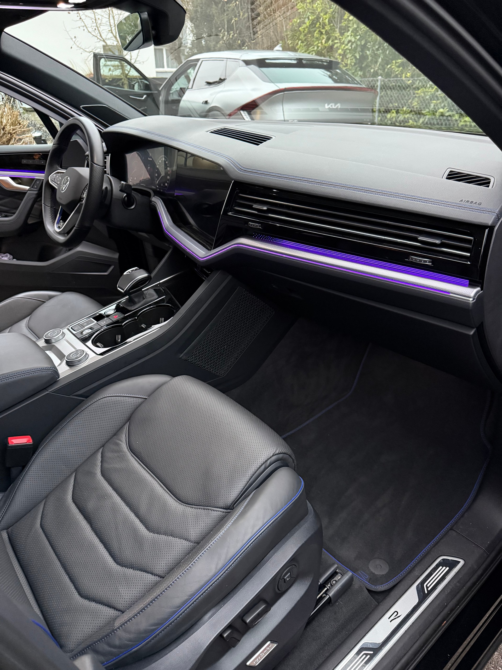 VW TOUAREG R-image-11