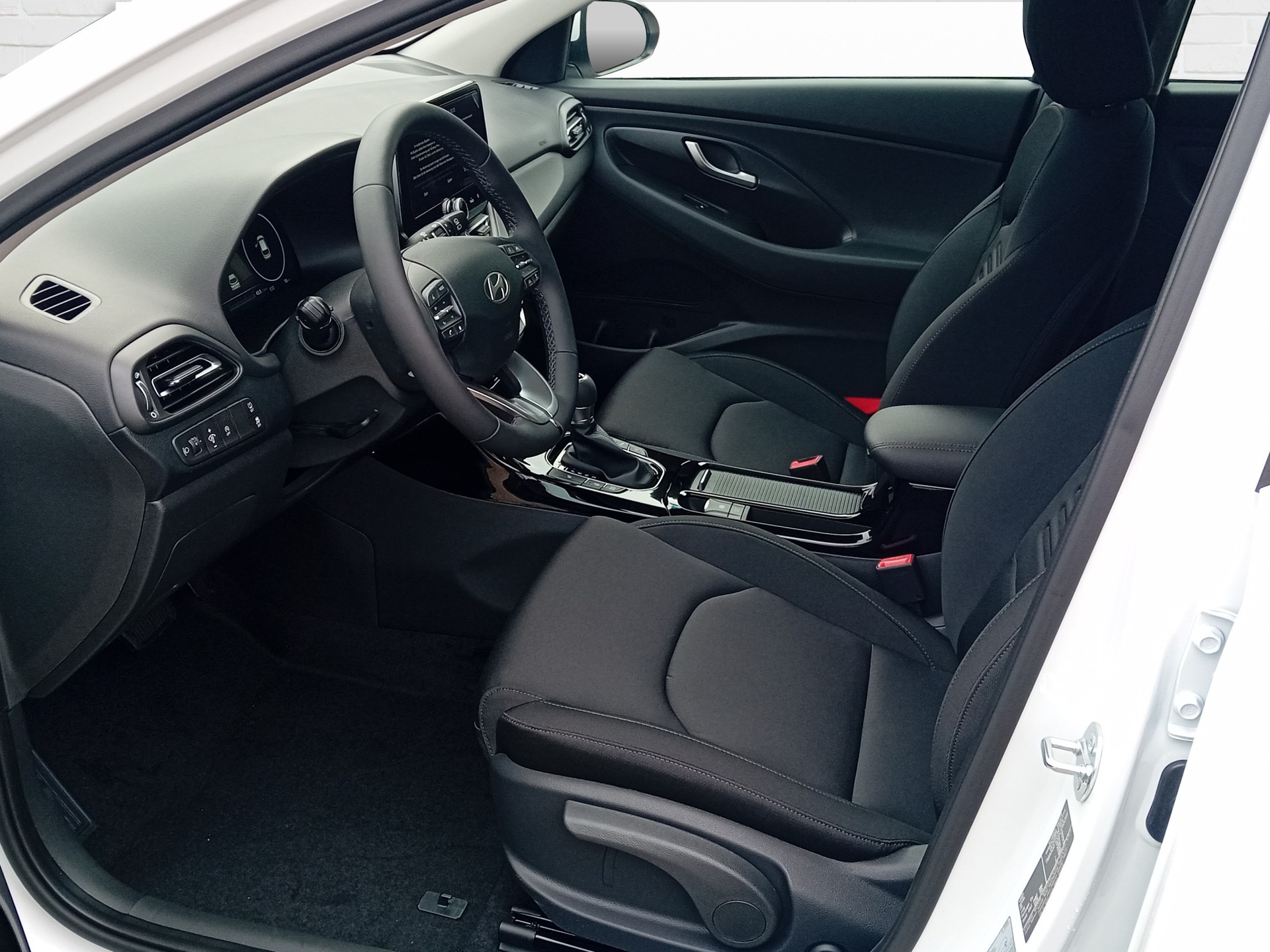 HYUNDAI i30 1.5 T-GDi Amplia-image-5