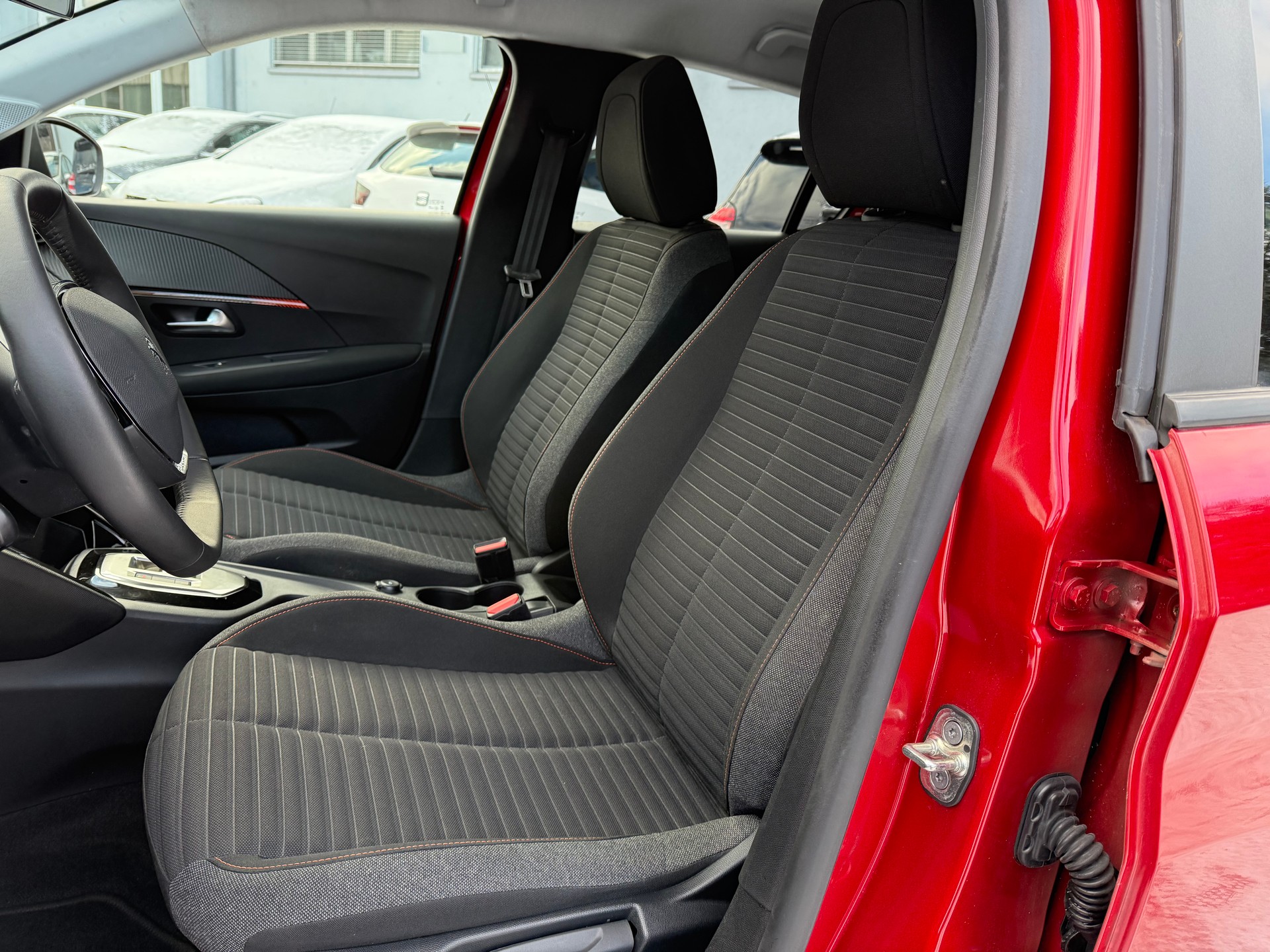 PEUGEOT 208 1.2 PureTech Active Pack EAT8-image-8