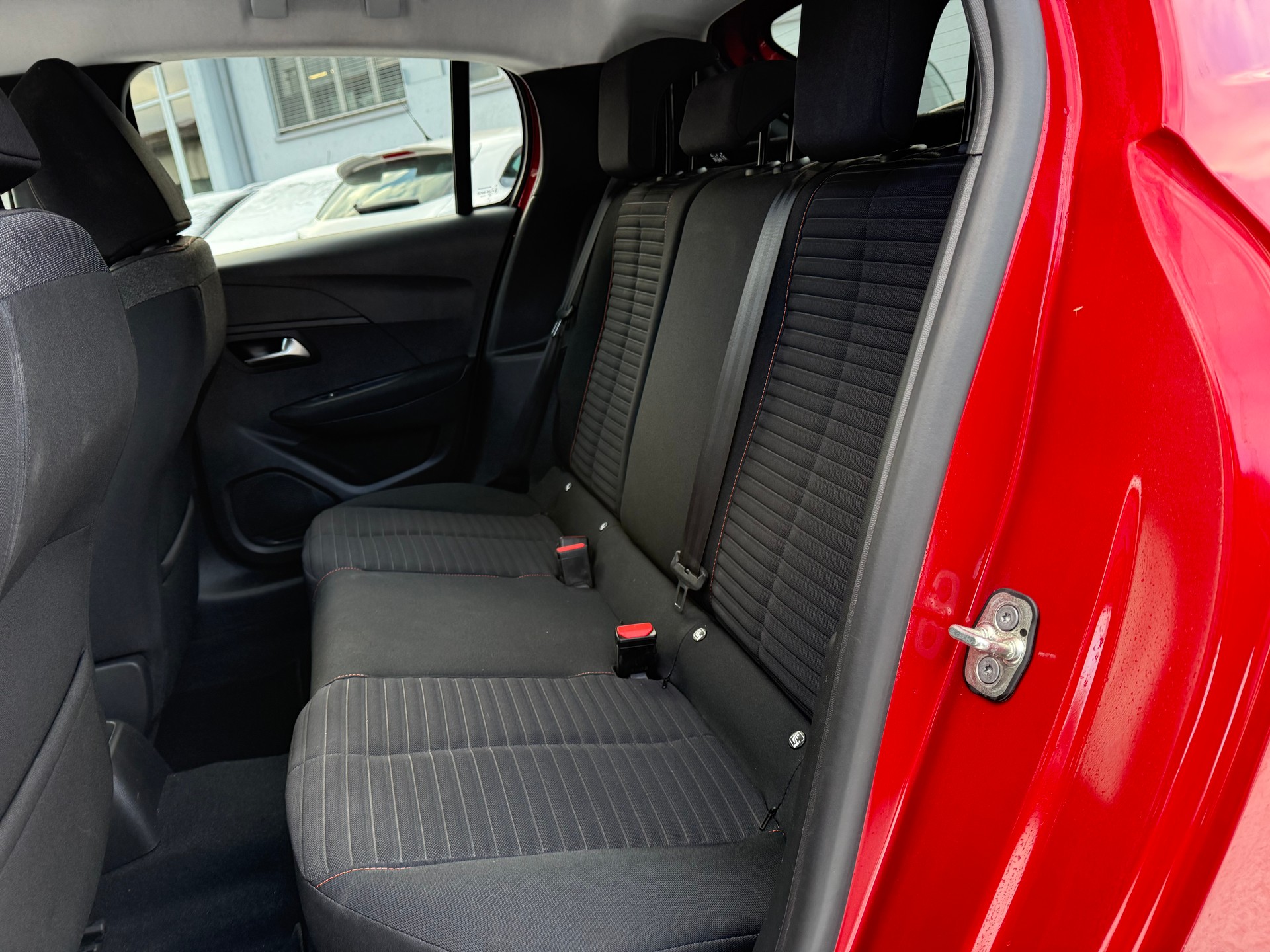 PEUGEOT 208 1.2 PureTech Active Pack EAT8-image-9