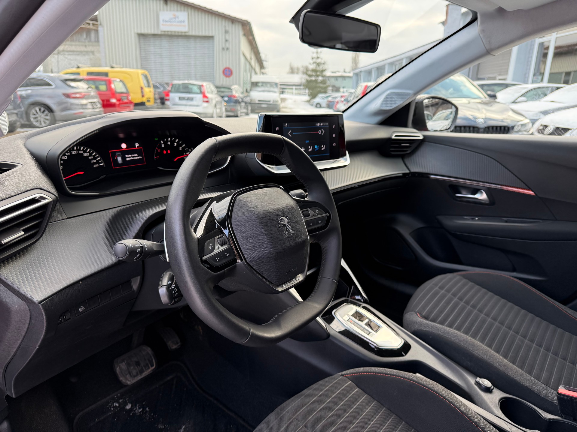 PEUGEOT 208 1.2 PureTech Active Pack EAT8-image-5