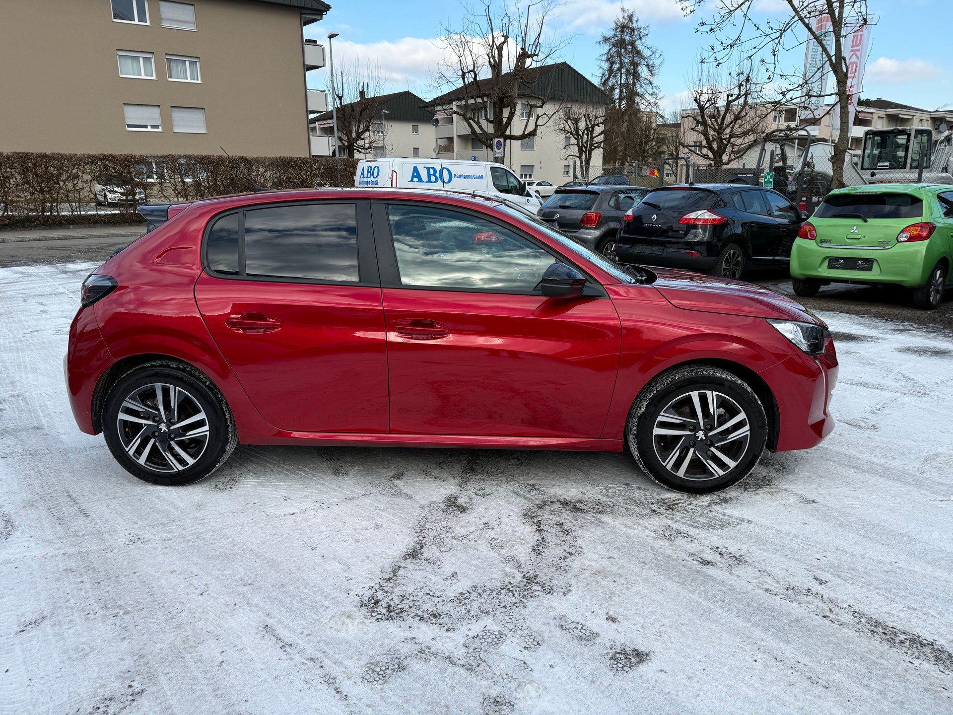 PEUGEOT 208 1.2 PureTech Active Pack EAT8-image-4