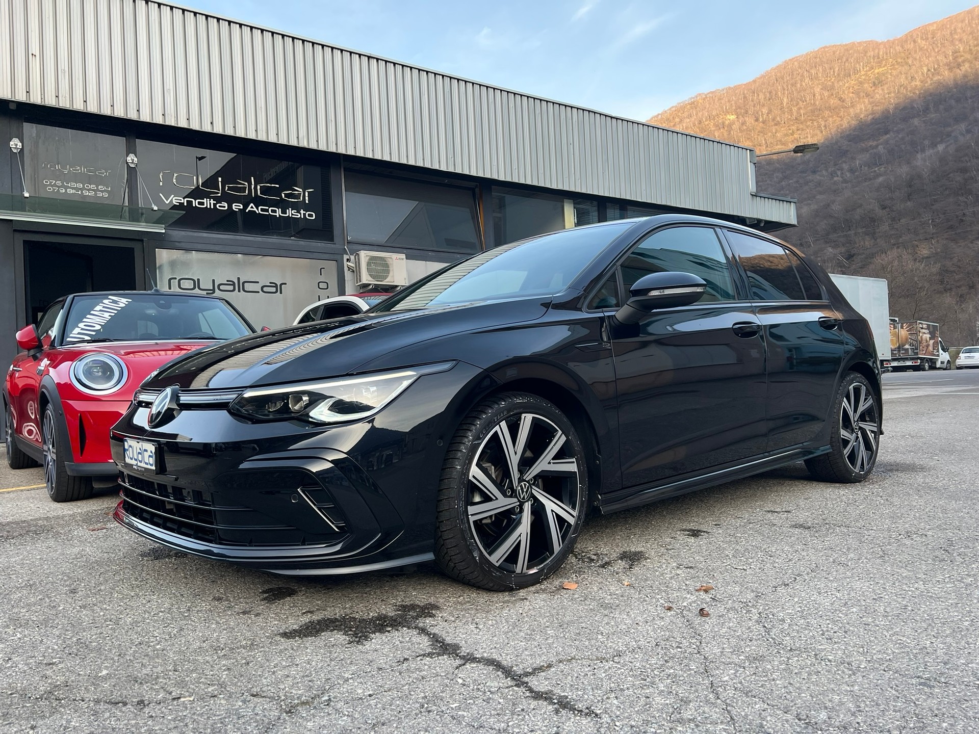VW Golf 2.0 TDI R-Line DSG 4Motion-image-1