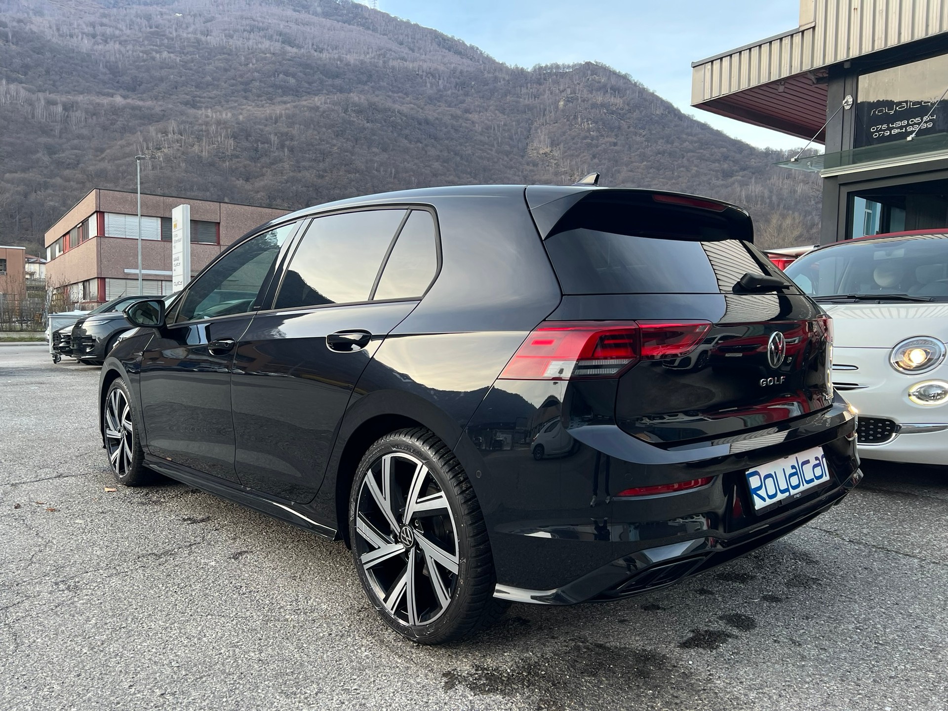 VW Golf 2.0 TDI R-Line DSG 4Motion-image-4