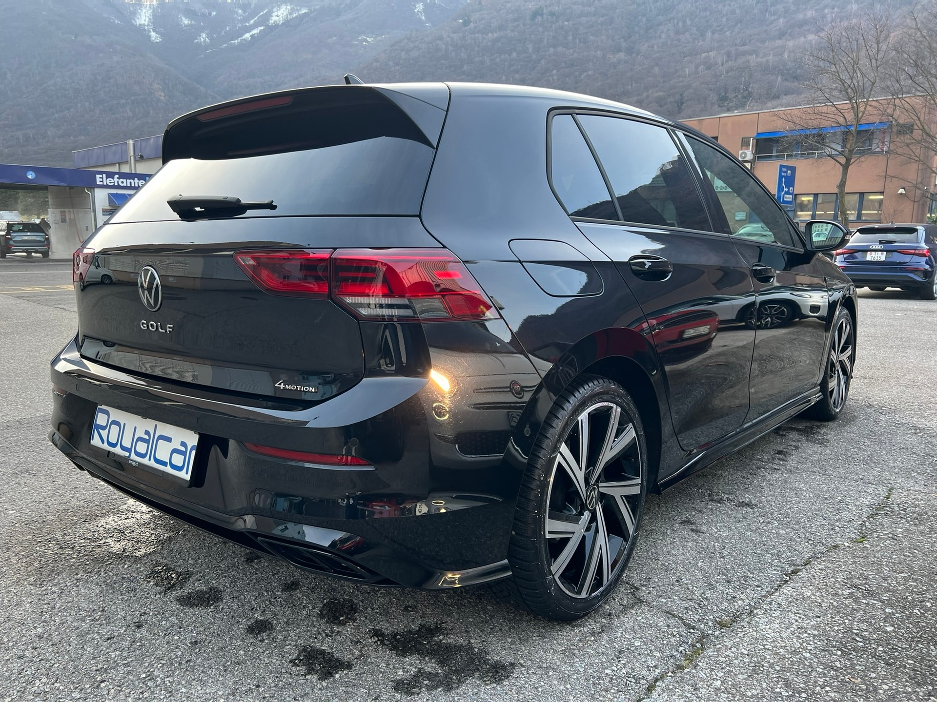 VW Golf 2.0 TDI R-Line DSG 4Motion-image-5