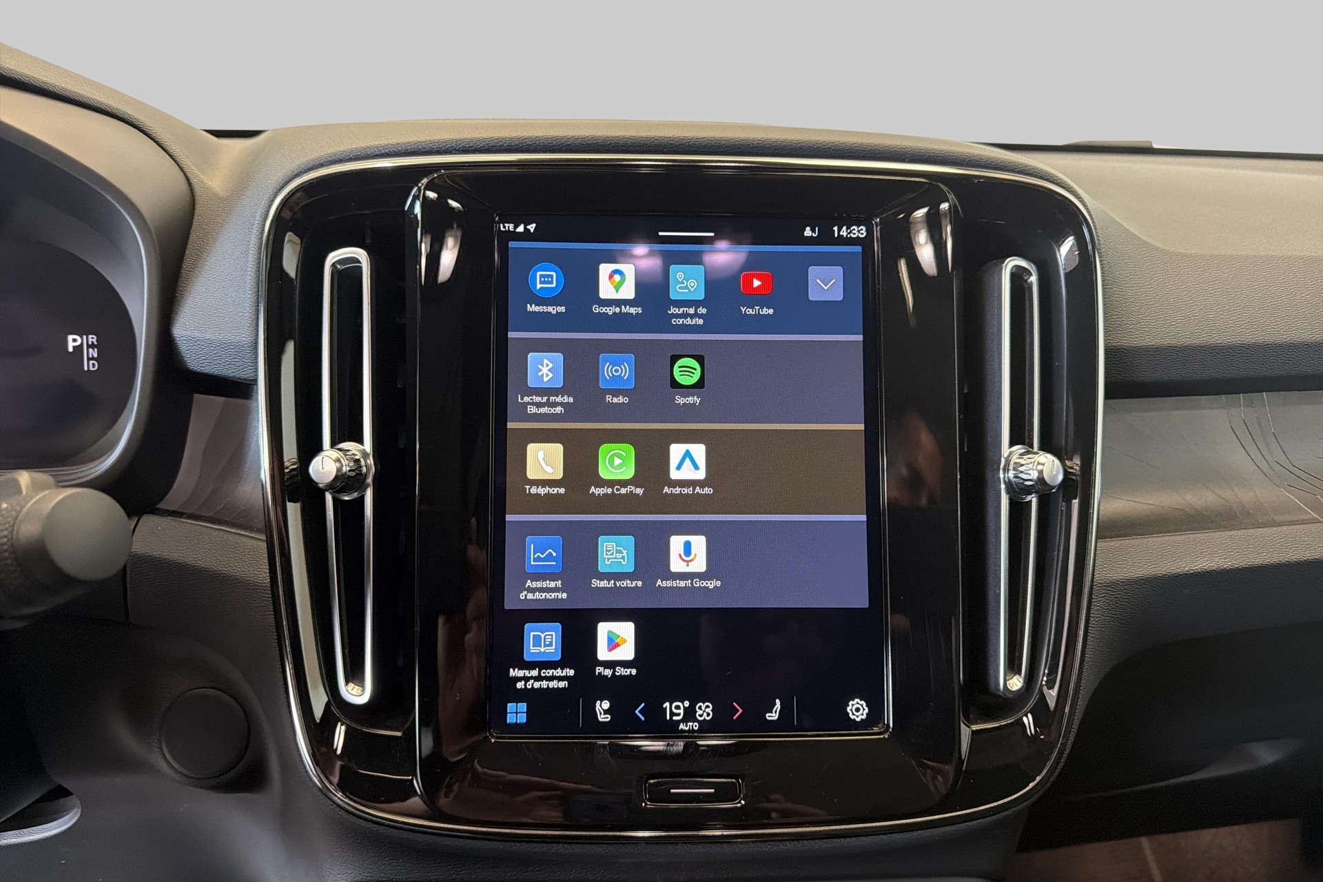 VOLVO C40 Recharge P8 Twin AWD Pure Electric Ultimate-image-12
