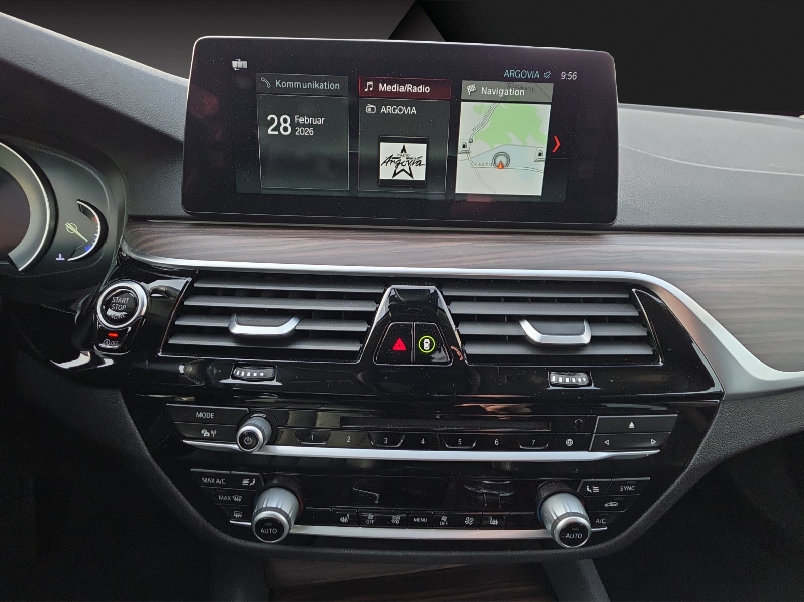 BMW 540i xDrive Touring Steptronic-image-10