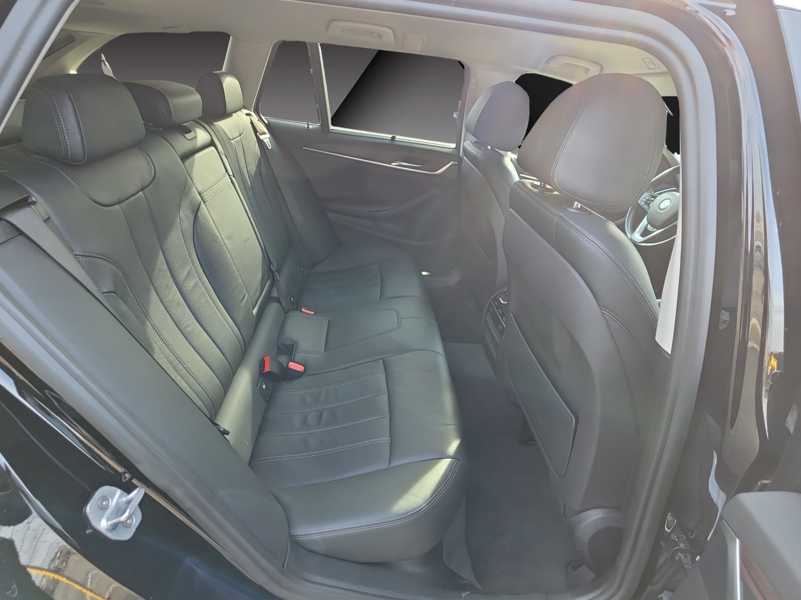 BMW 540i xDrive Touring Steptronic-image-17