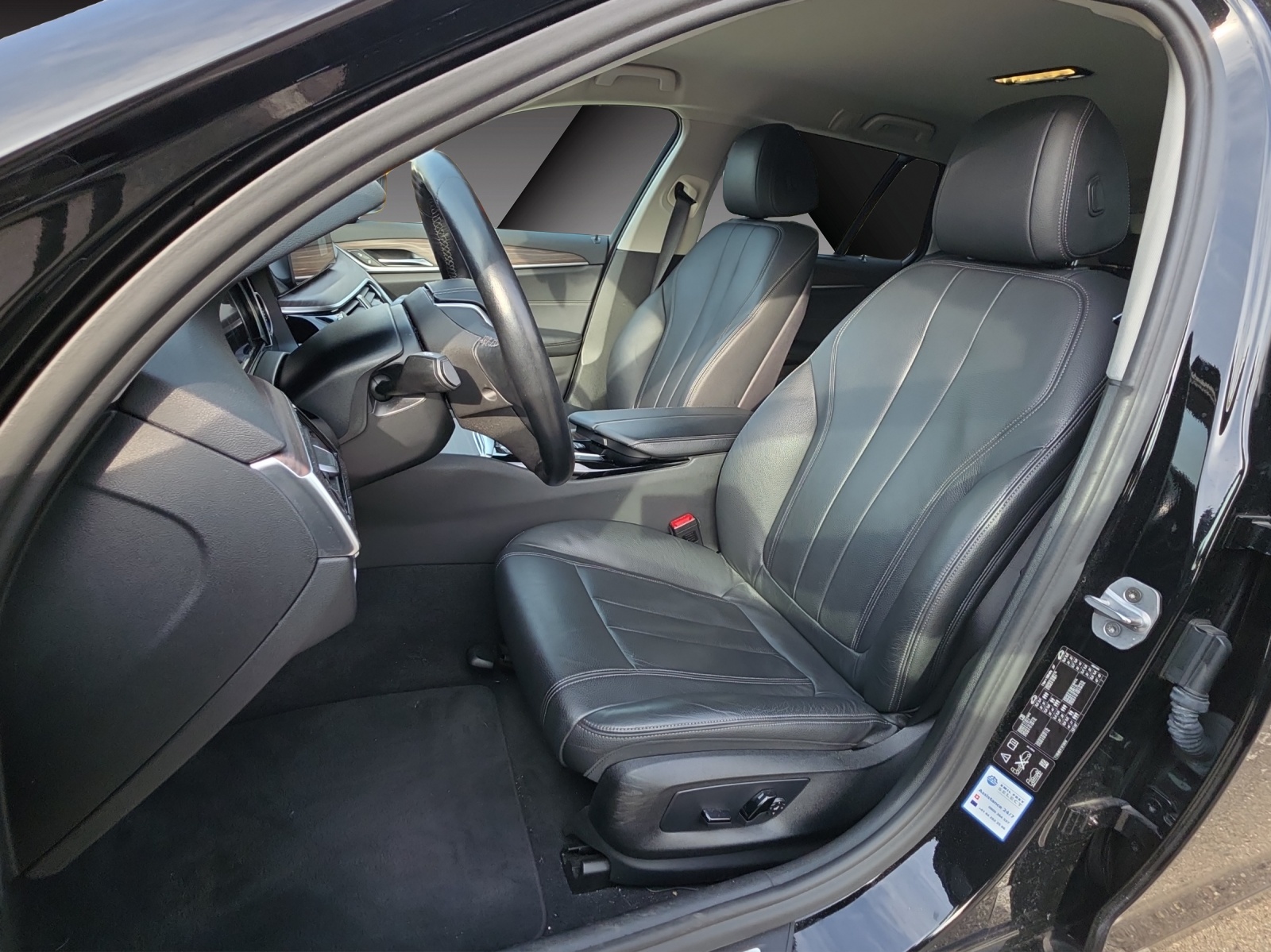 BMW 540i xDrive Touring Steptronic-image-14