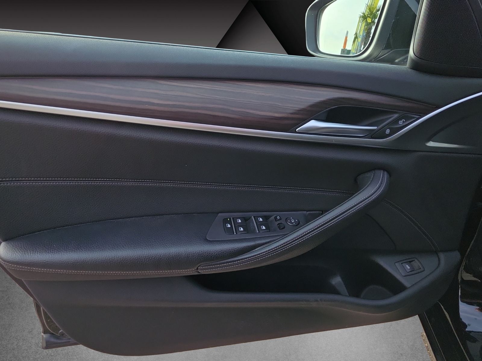 BMW 540i xDrive Touring Steptronic-image-15