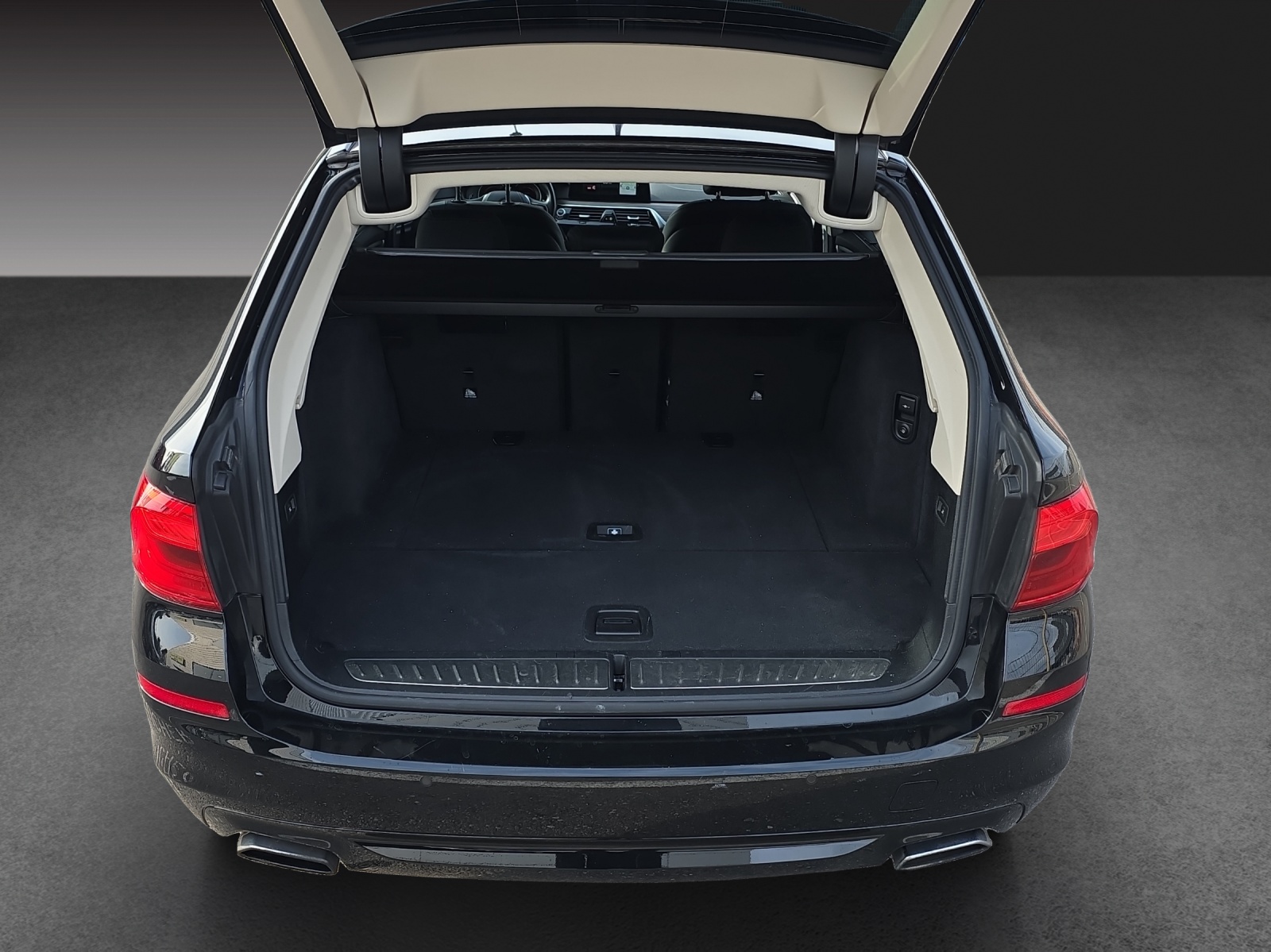 BMW 540i xDrive Touring Steptronic-image-6
