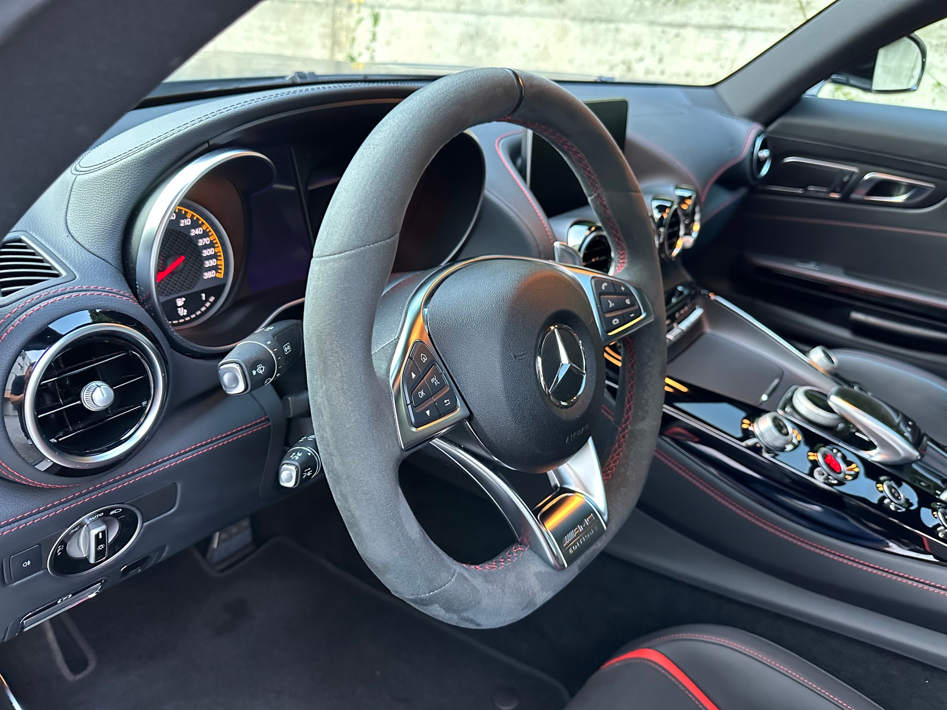 MERCEDES-BENZ AMG GT S Edition 1 Speedshift DCT-image-10