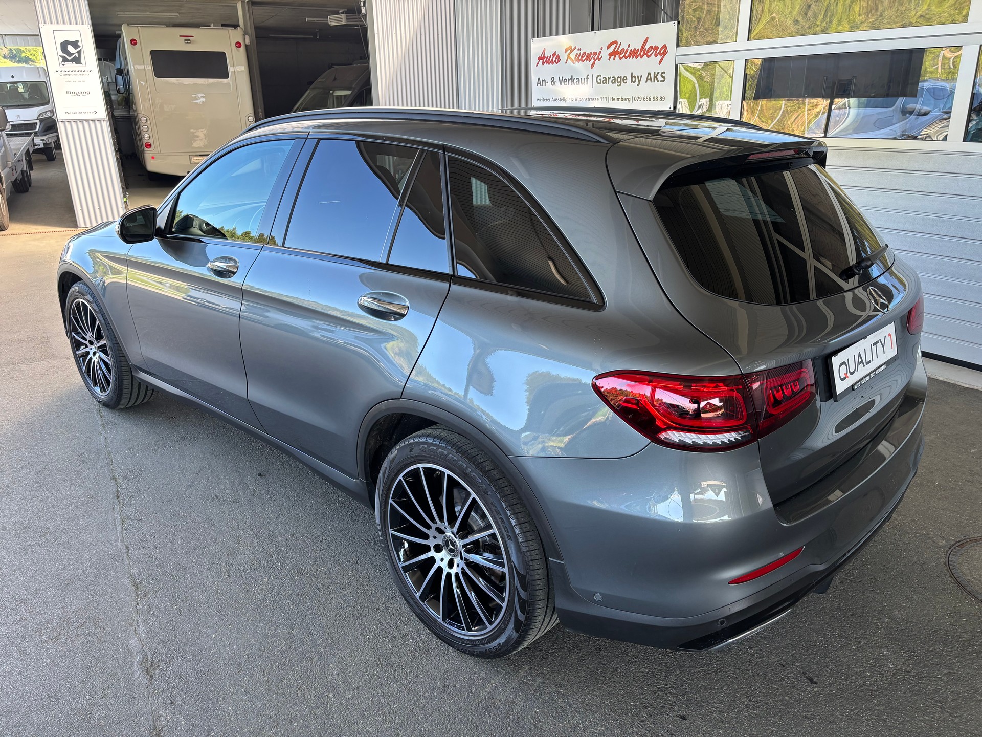 MERCEDES-BENZ GLC 300 d AMG Line 4Matic 9G-Tronic mit AHK-showroom-element-2