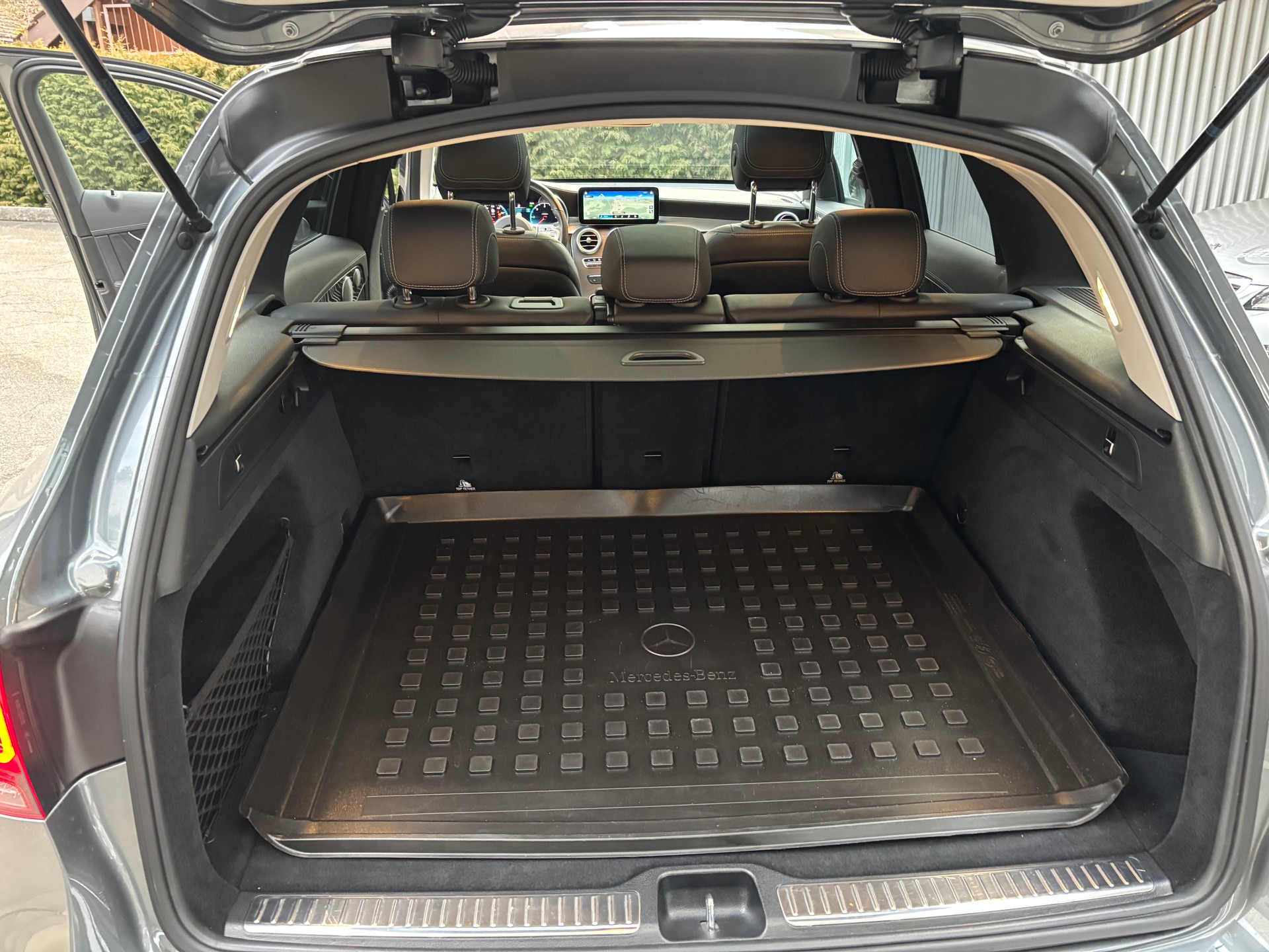 MERCEDES-BENZ GLC 300 d AMG Line 4Matic 9G-Tronic mit AHK-image-13
