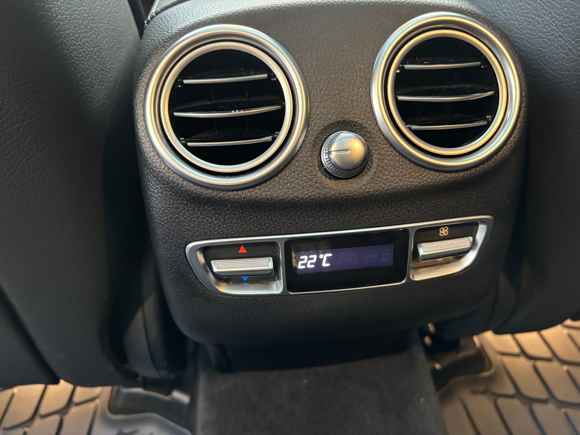 MERCEDES-BENZ GLC 300 d AMG Line 4Matic 9G-Tronic mit AHK-image-12
