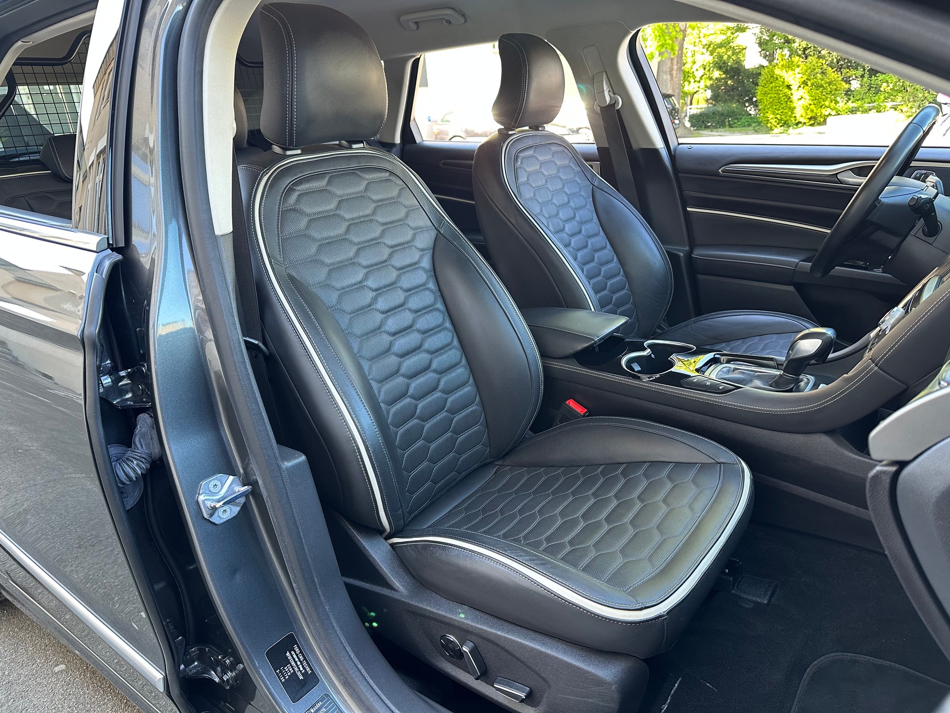 FORD Mondeo 2.0 Vignale HEV eCVT-image-13