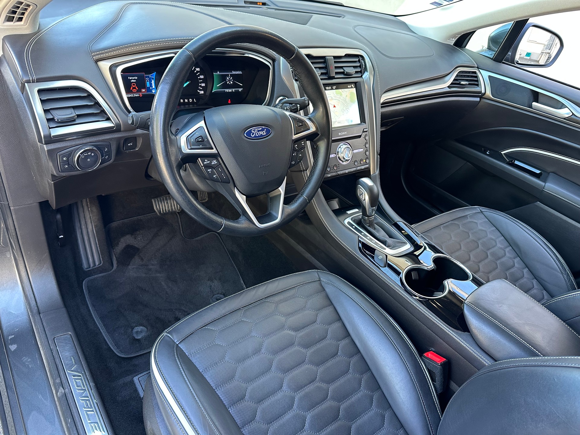 FORD Mondeo 2.0 Vignale HEV eCVT-image-9