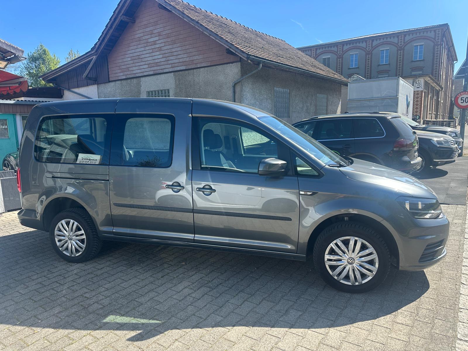VW Caddy Maxi 2.0 TDI Trendline 4Motion-image-3