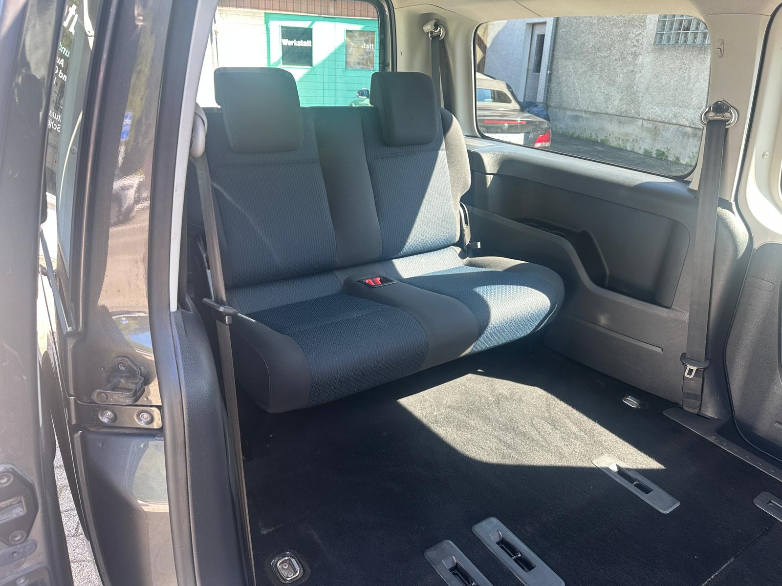 VW Caddy Maxi 2.0 TDI Trendline 4Motion-image-12