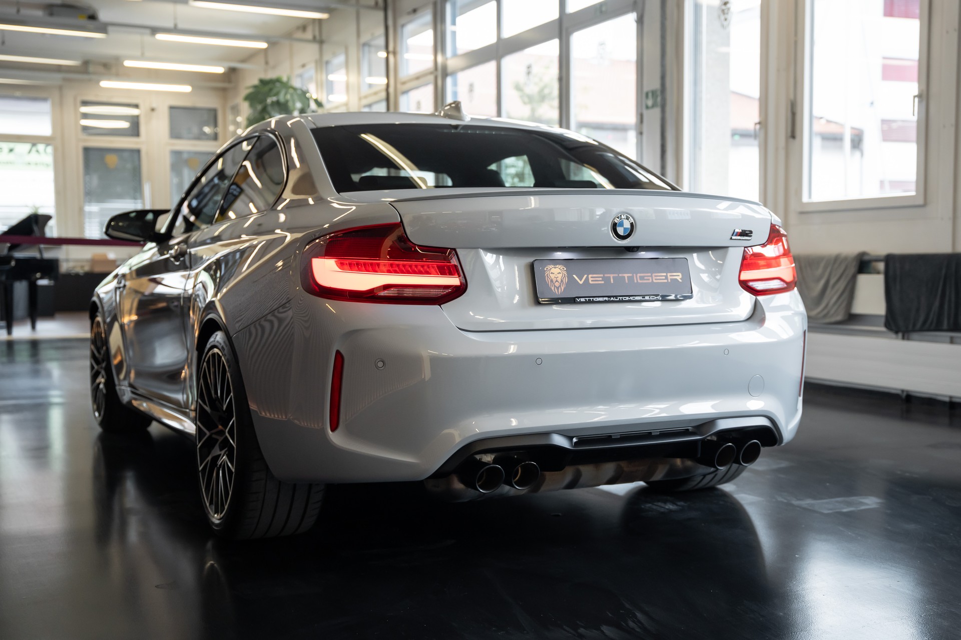 BMW M2 Competition Swiss Performance Edition-showroom-element-2