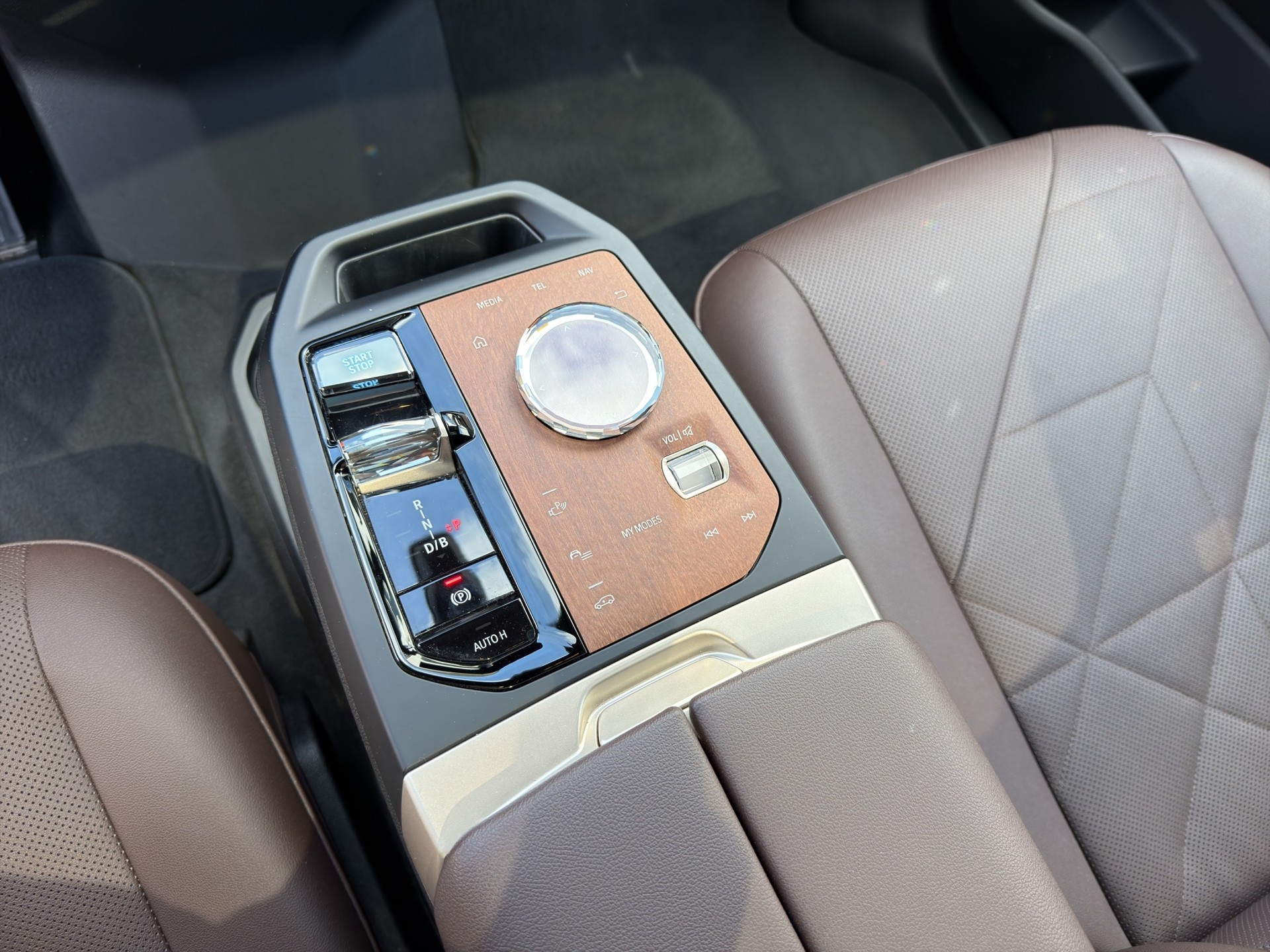 BMW iX xDrive50-image-14