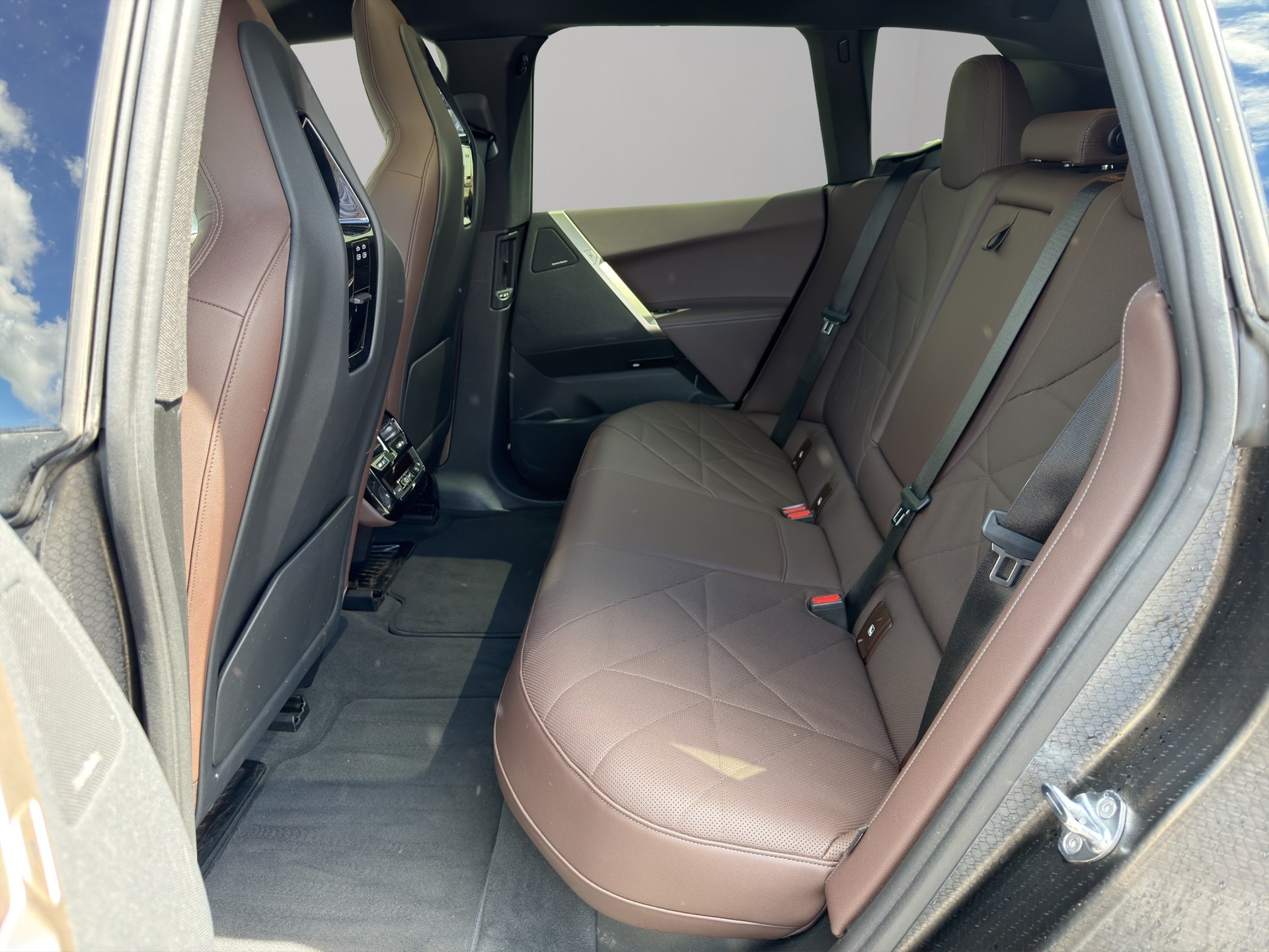 BMW iX xDrive50-image-17