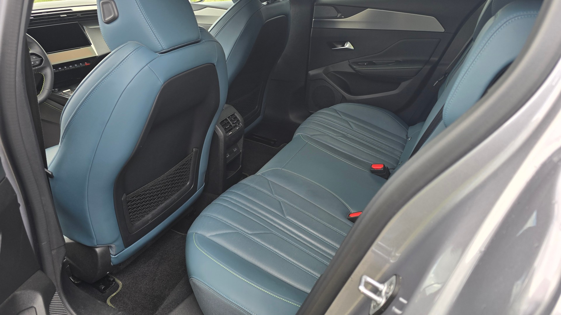 PEUGEOT 308 SW 1.6 PHEV 225 GT-image-10