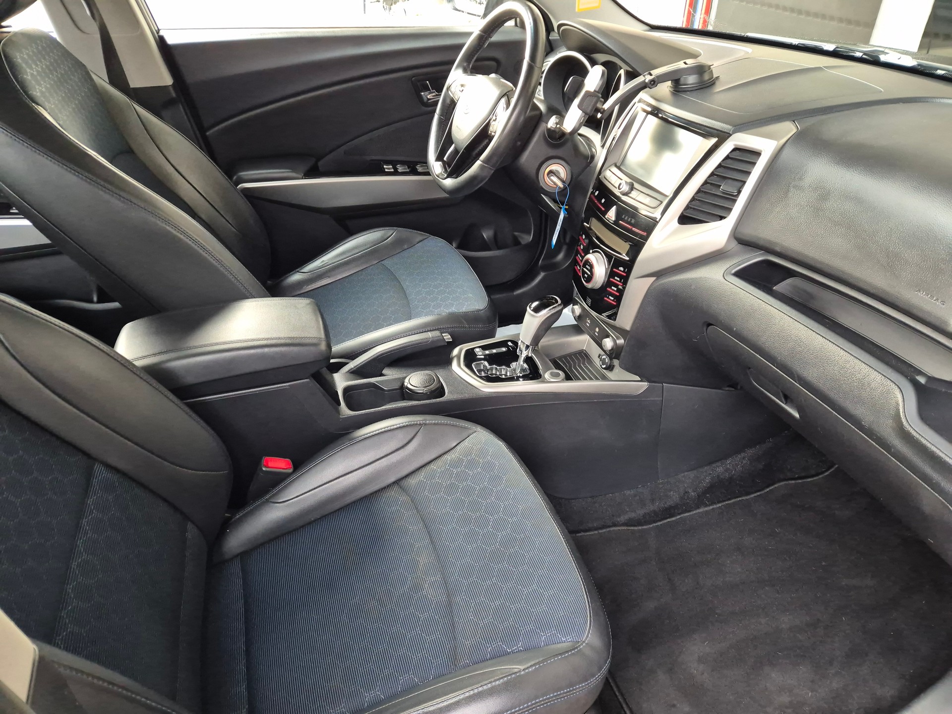 KGM-SsangYong TIVOLI 1.6 EXDI ME LIMITED EDITION 4WD AUTOMATIC-image-11