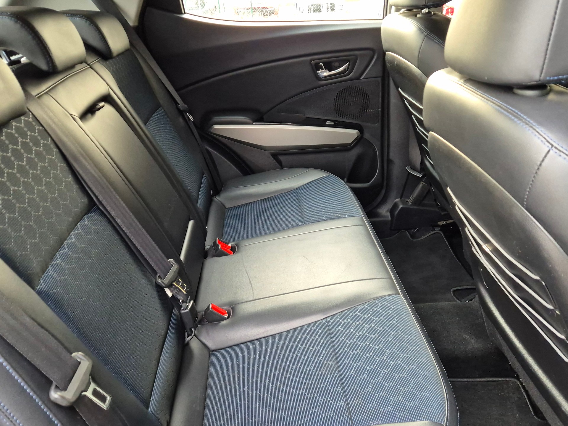 KGM-SsangYong TIVOLI 1.6 EXDI ME LIMITED EDITION 4WD AUTOMATIC-image-13