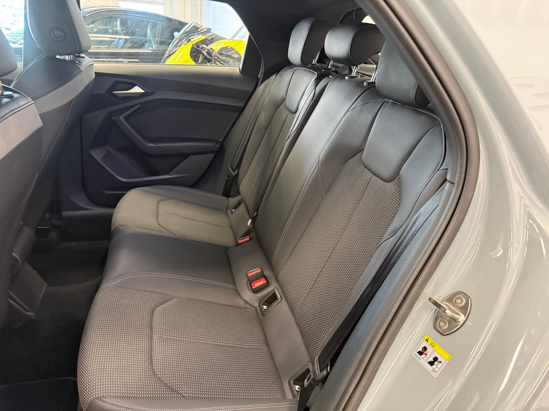 AUDI A1 Sportback 30 TFSI S Line S-tronic CH Auto-image-13