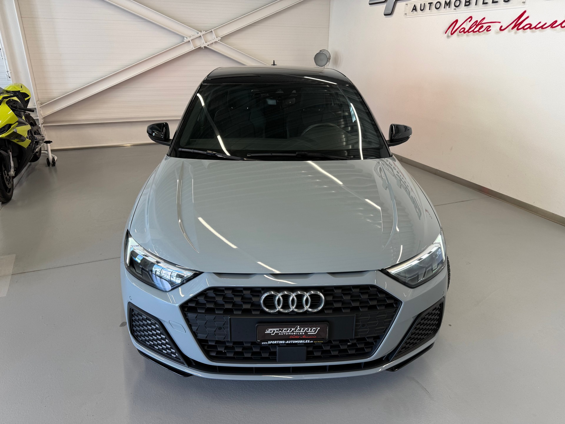 AUDI A1 Sportback 30 TFSI S Line S-tronic CH Auto-showroom-element-3