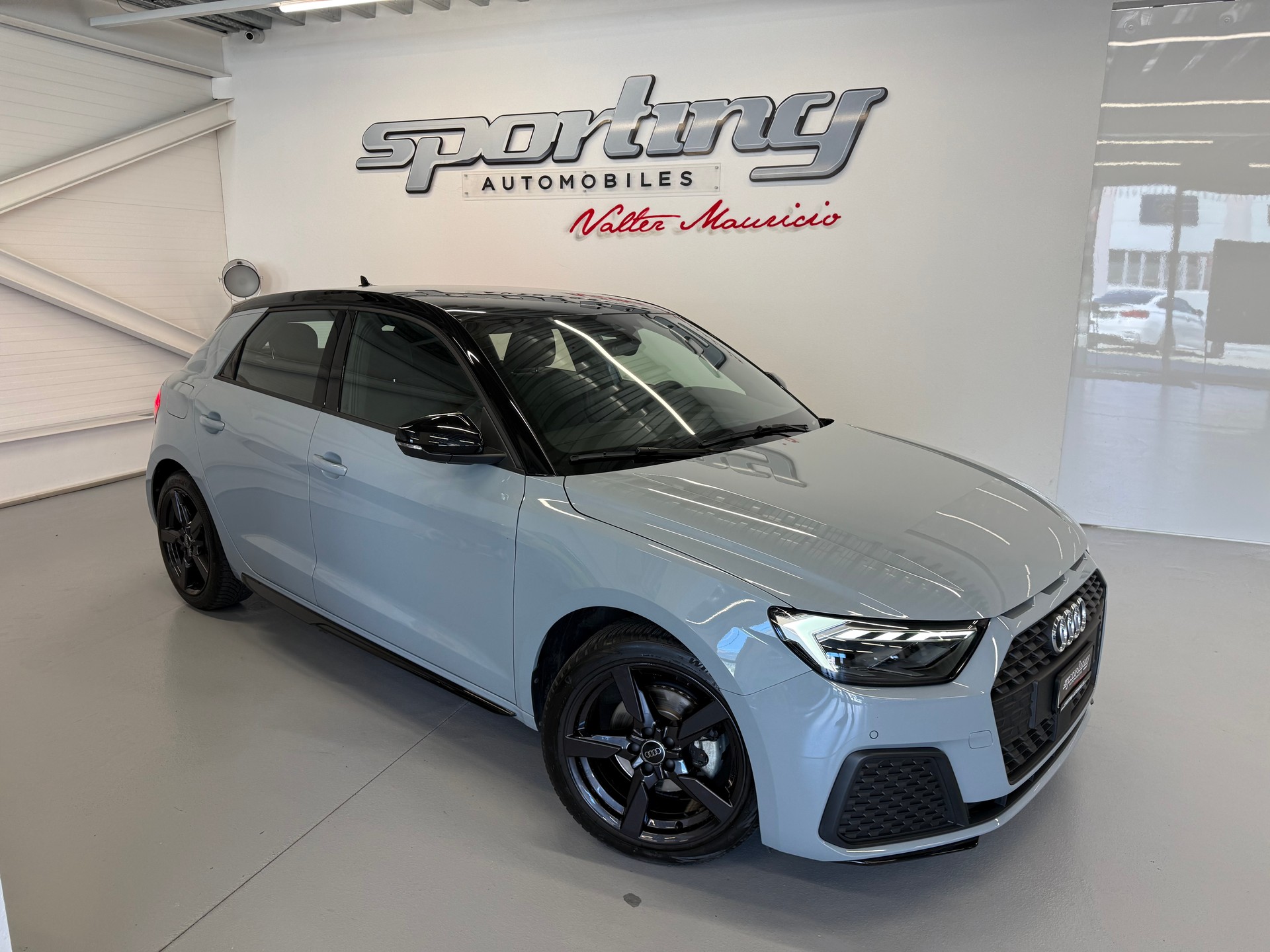 AUDI A1 Sportback 30 TFSI S Line S-tronic CH Auto-showroom-element-1