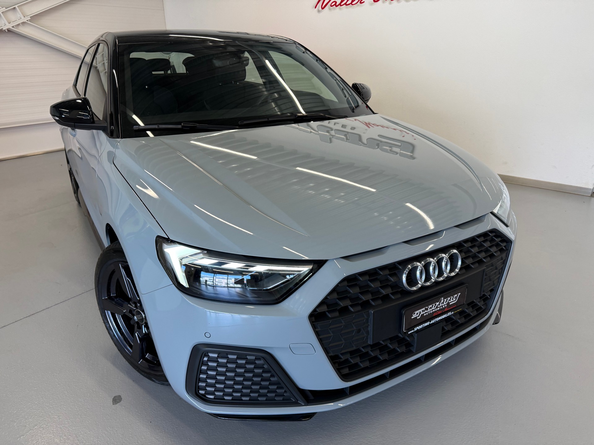 AUDI A1 Sportback 30 TFSI S Line S-tronic CH Auto-showroom-element-2