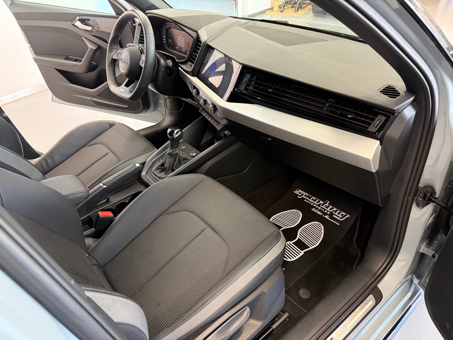 AUDI A1 Sportback 30 TFSI S Line S-tronic CH Auto-image-18