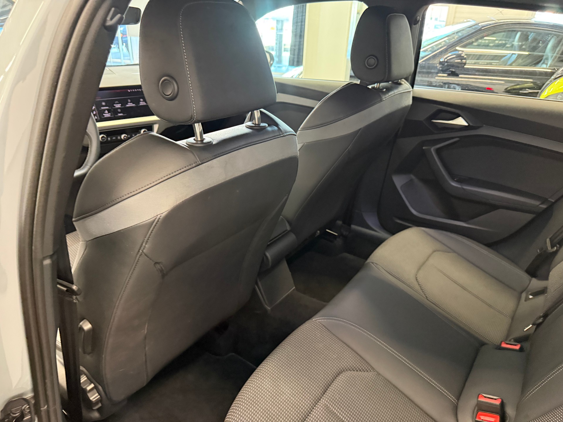 AUDI A1 Sportback 30 TFSI S Line S-tronic CH Auto-image-14
