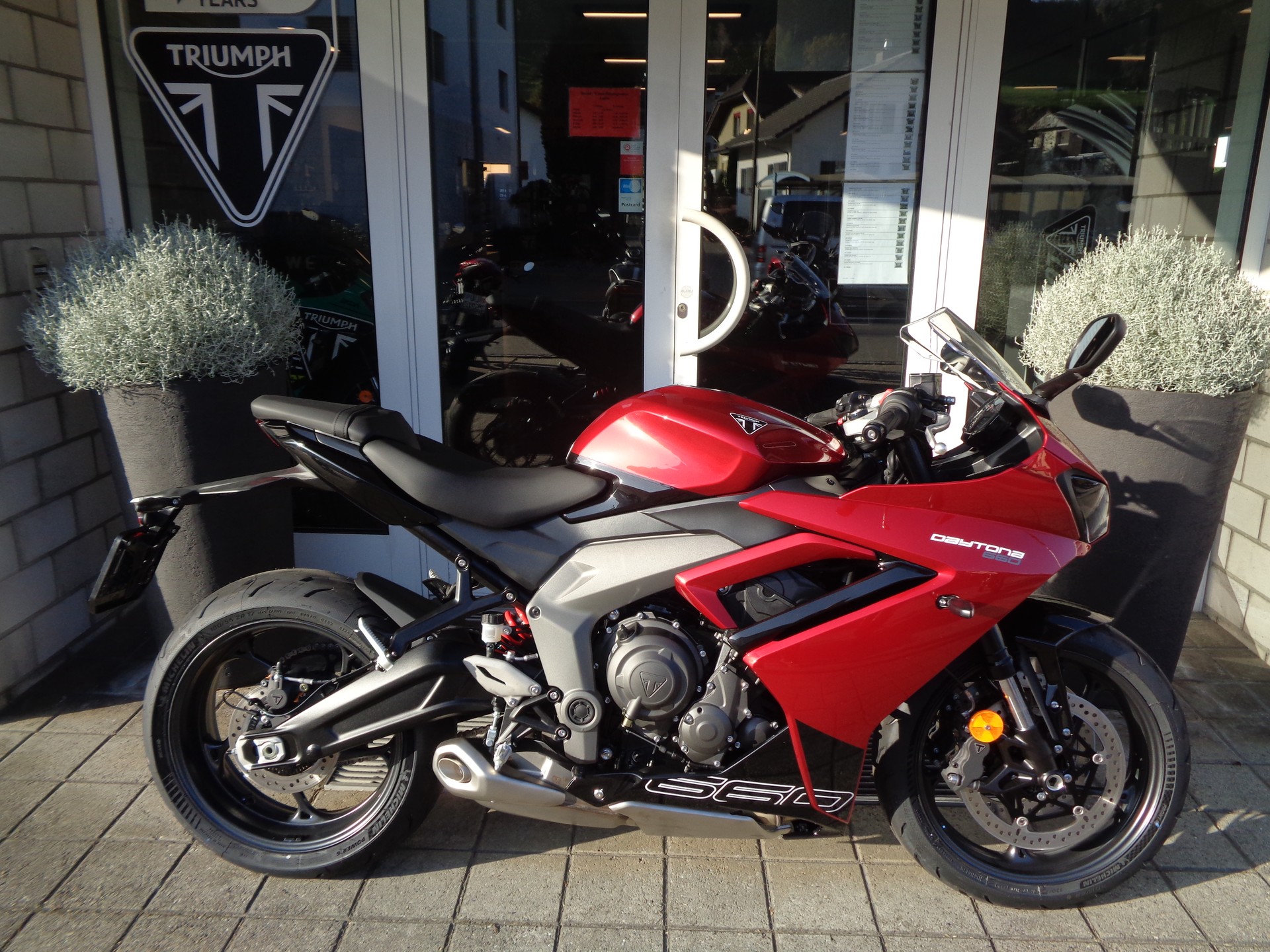TRIUMPH Daytona 660-image-2