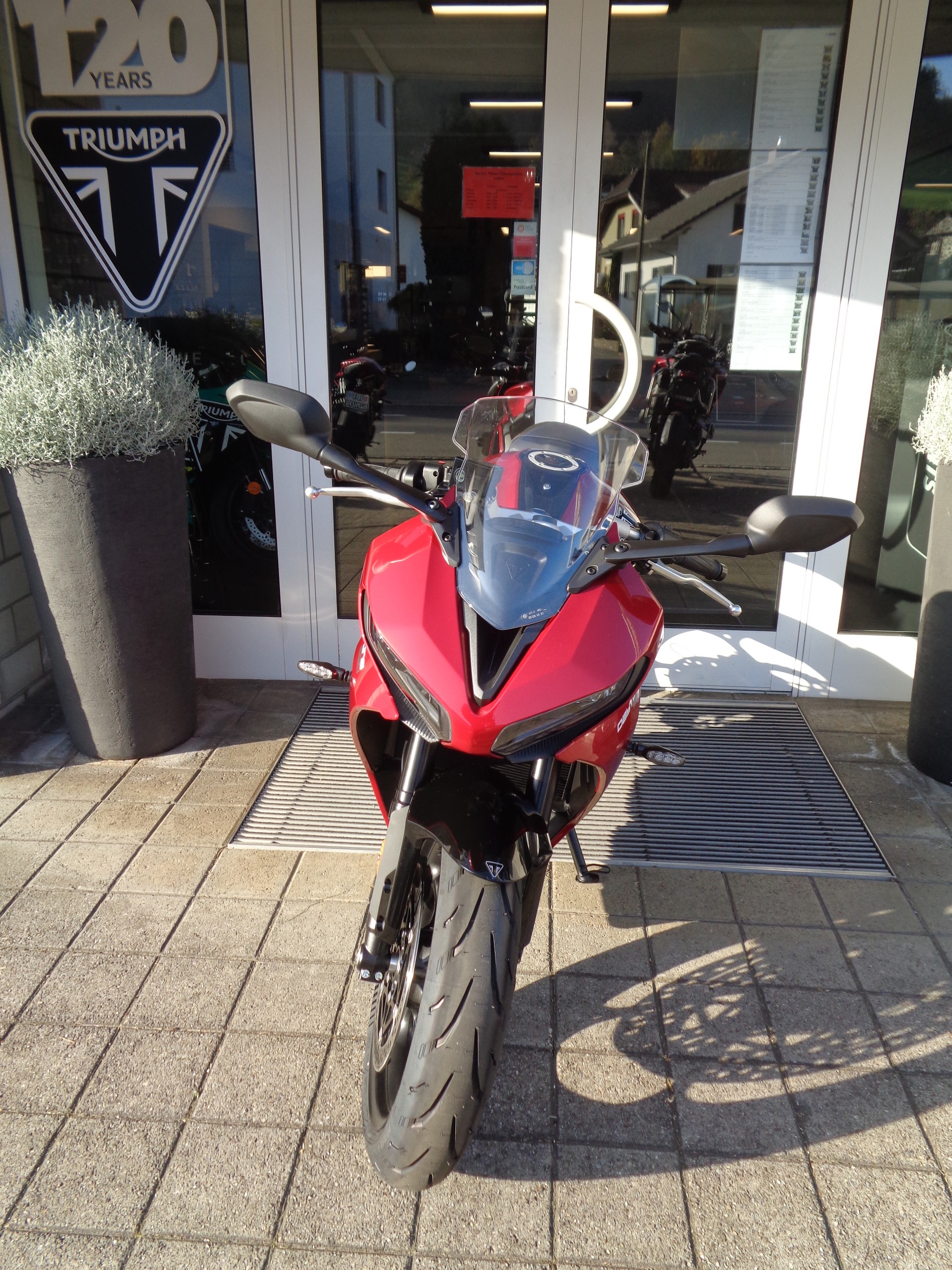 TRIUMPH Daytona 660-image-5