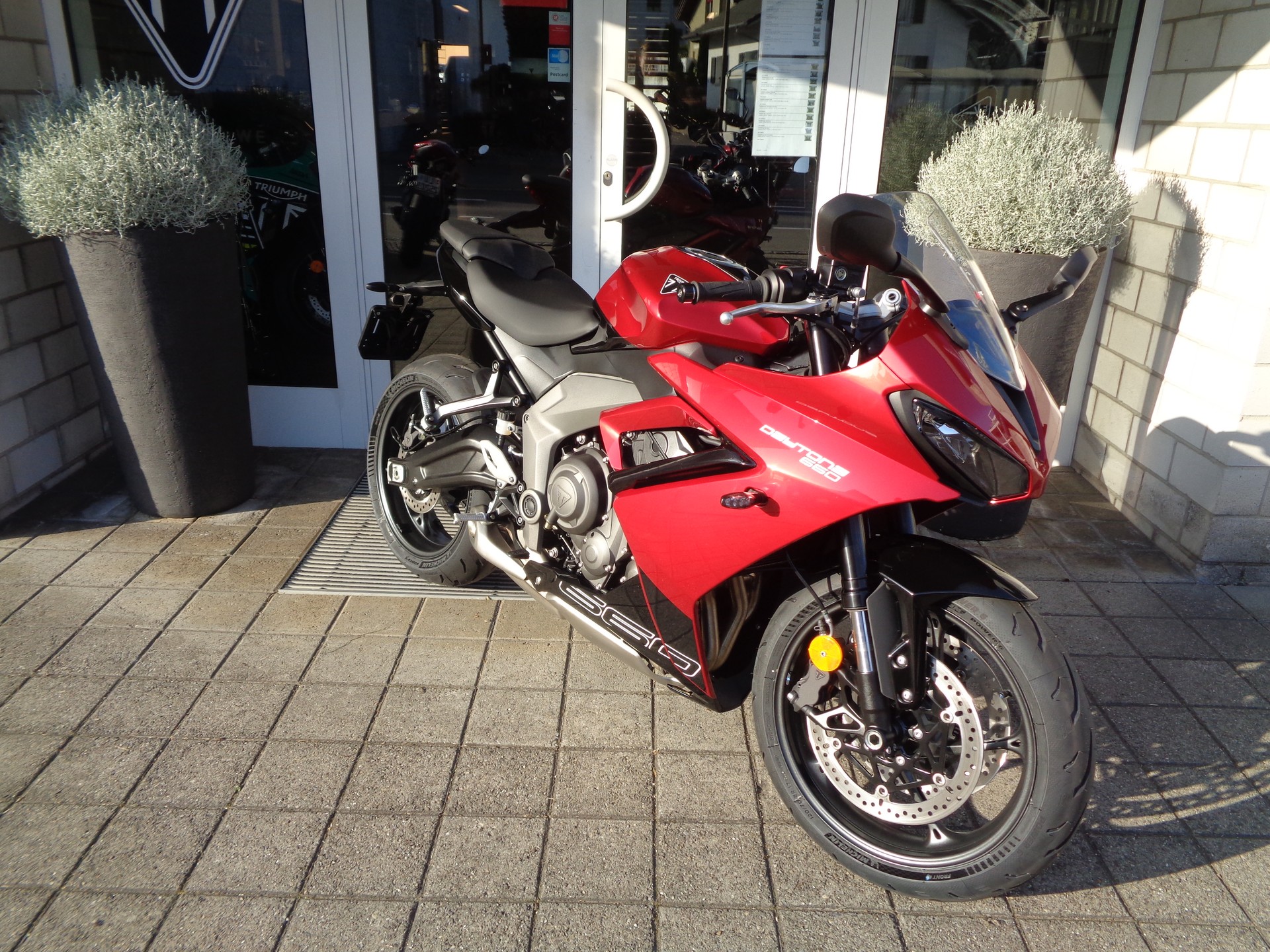 TRIUMPH Daytona 660-image-3