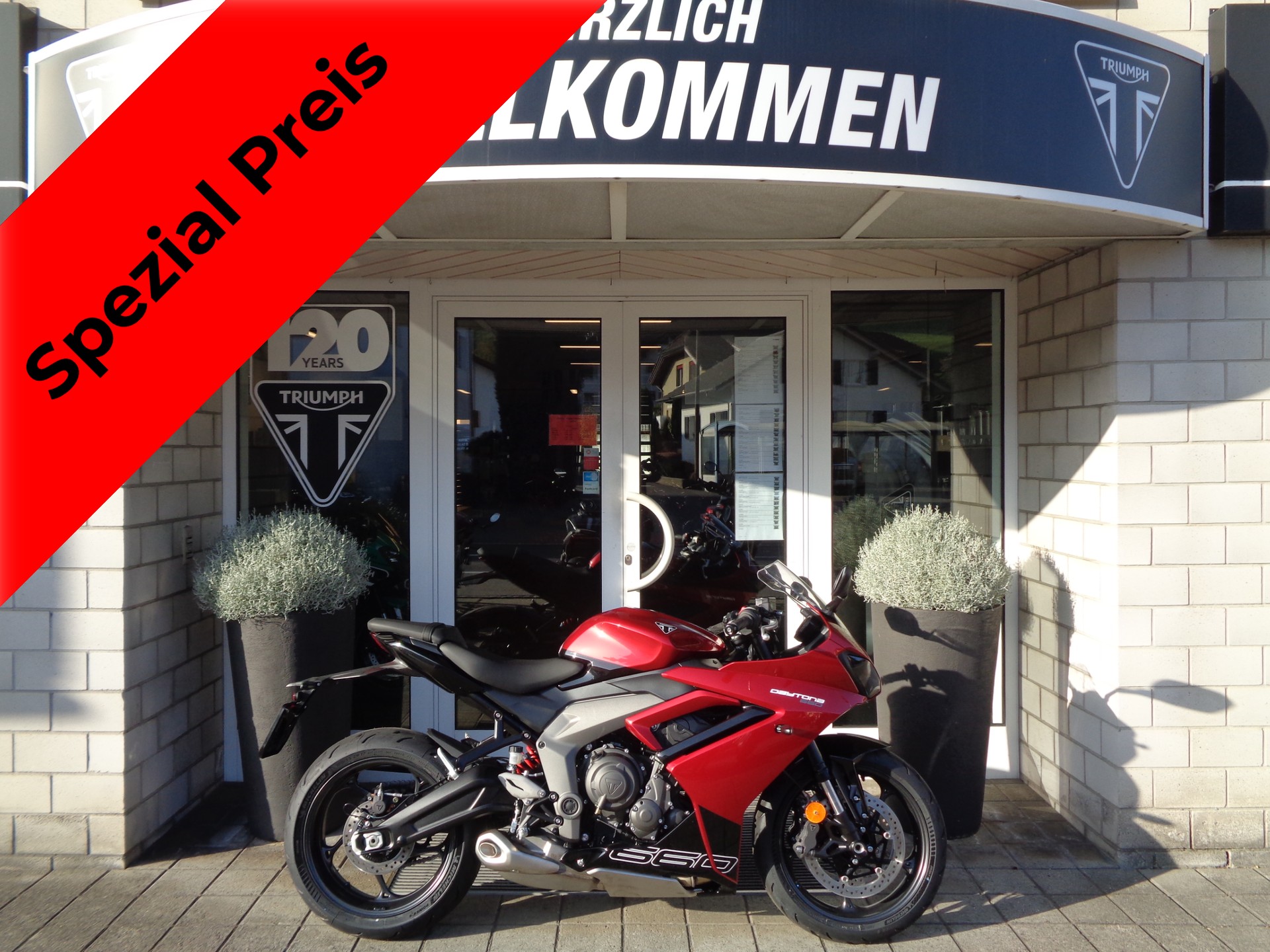 TRIUMPH Daytona 660-image-0