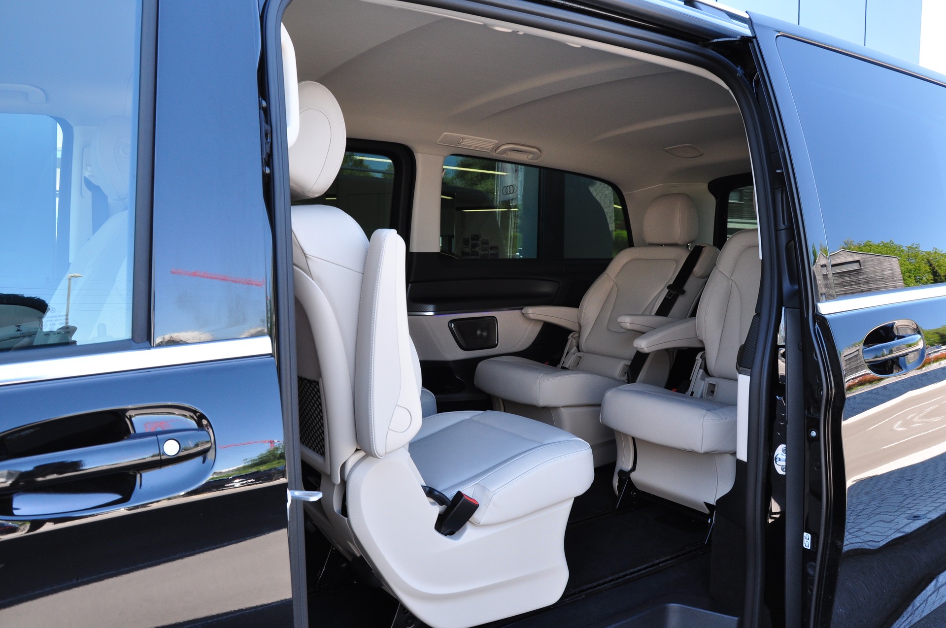 MERCEDES-BENZ V 300 d extralang 4Matic 9G-Tronic Swiss Edition AMG Line-image-18